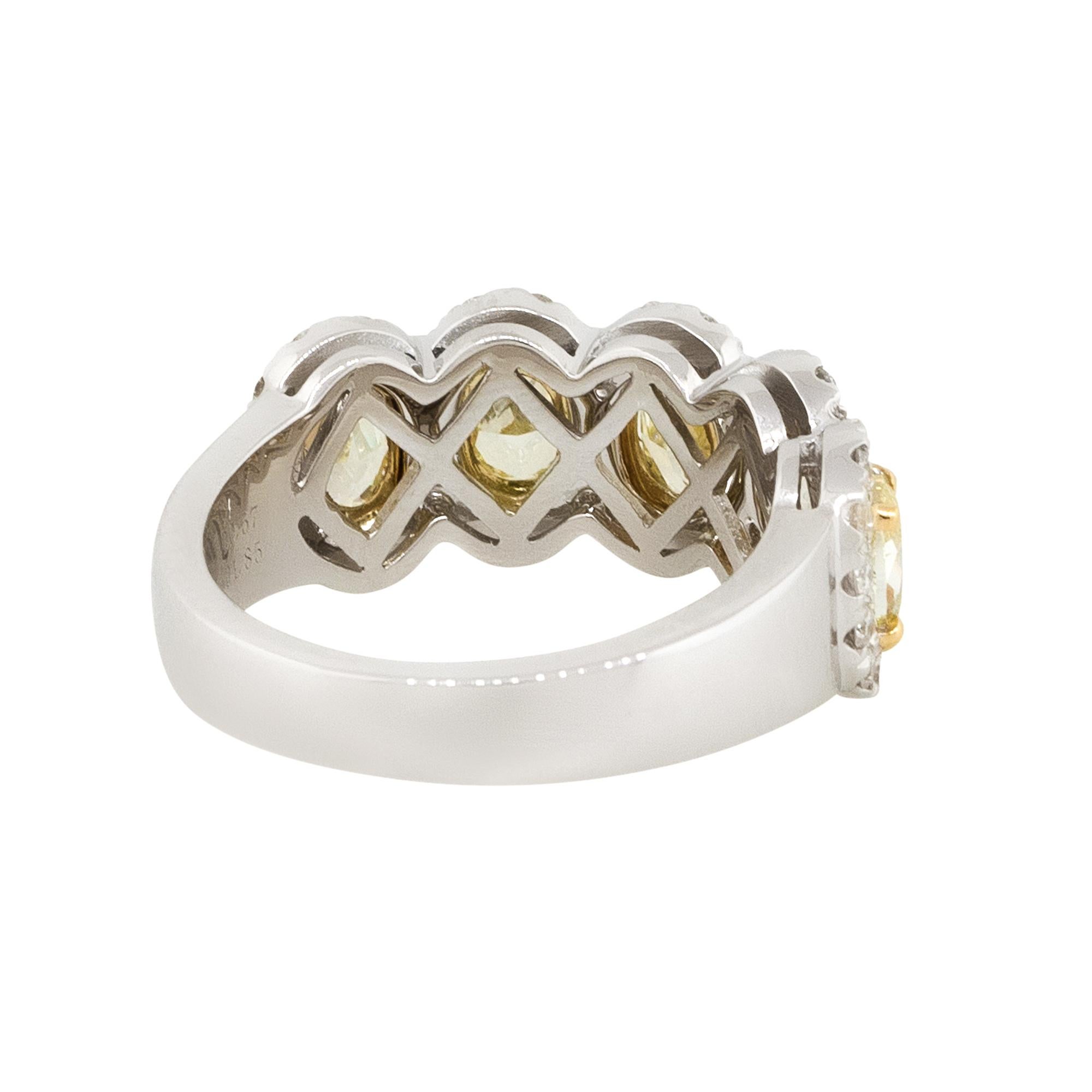 2,42 Karat Fünf ovaler Fancy Gelber Diamant-Halo-Ring 18 Karat auf Lager im Zustand „Hervorragend“ im Angebot in Boca Raton, FL