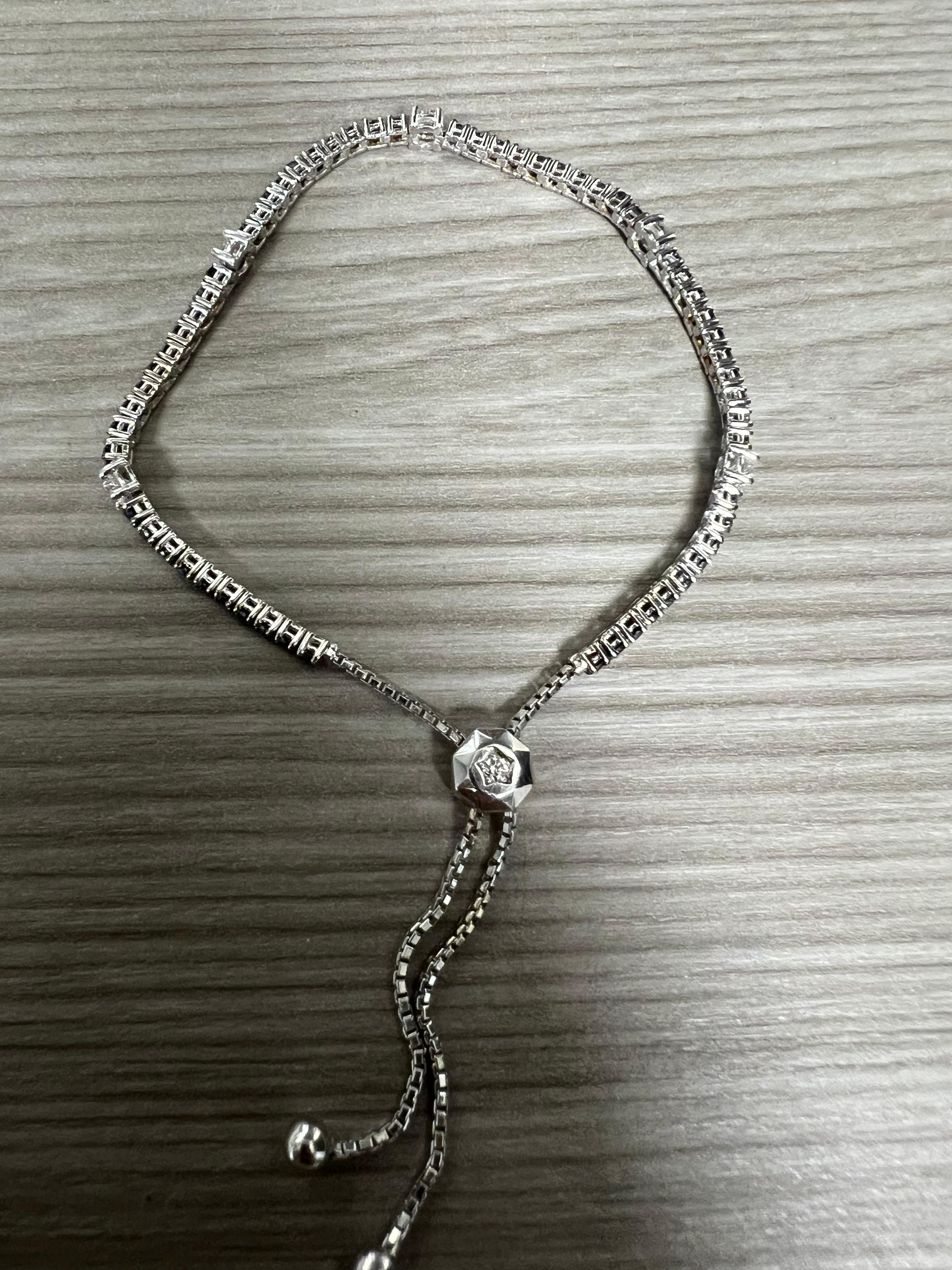 2,42 Karat Natürlicher Schwarzer Diamant Weißer Diamant 14 Karat Weißgold Flex-Armband im Angebot 1