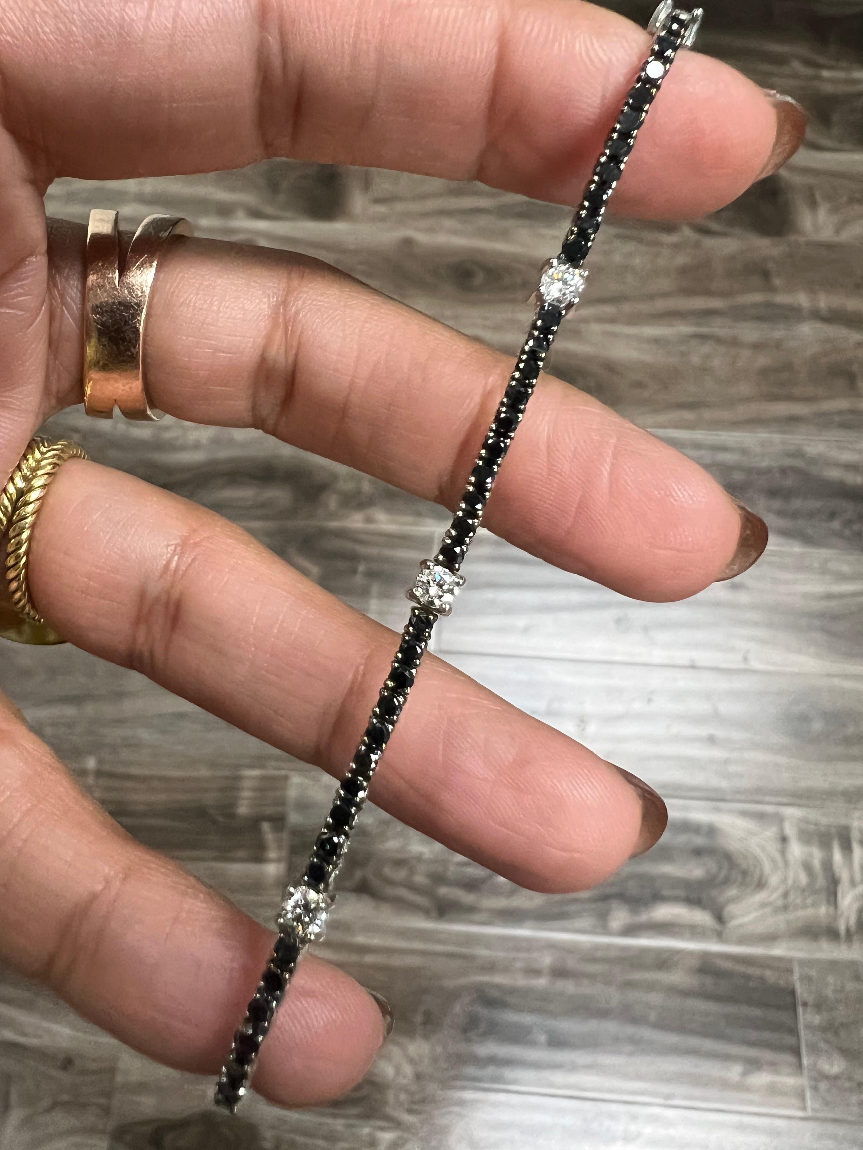 2,42 Karat Natürlicher Schwarzer Diamant Weißer Diamant 14 Karat Weißgold Flex-Armband im Angebot 2