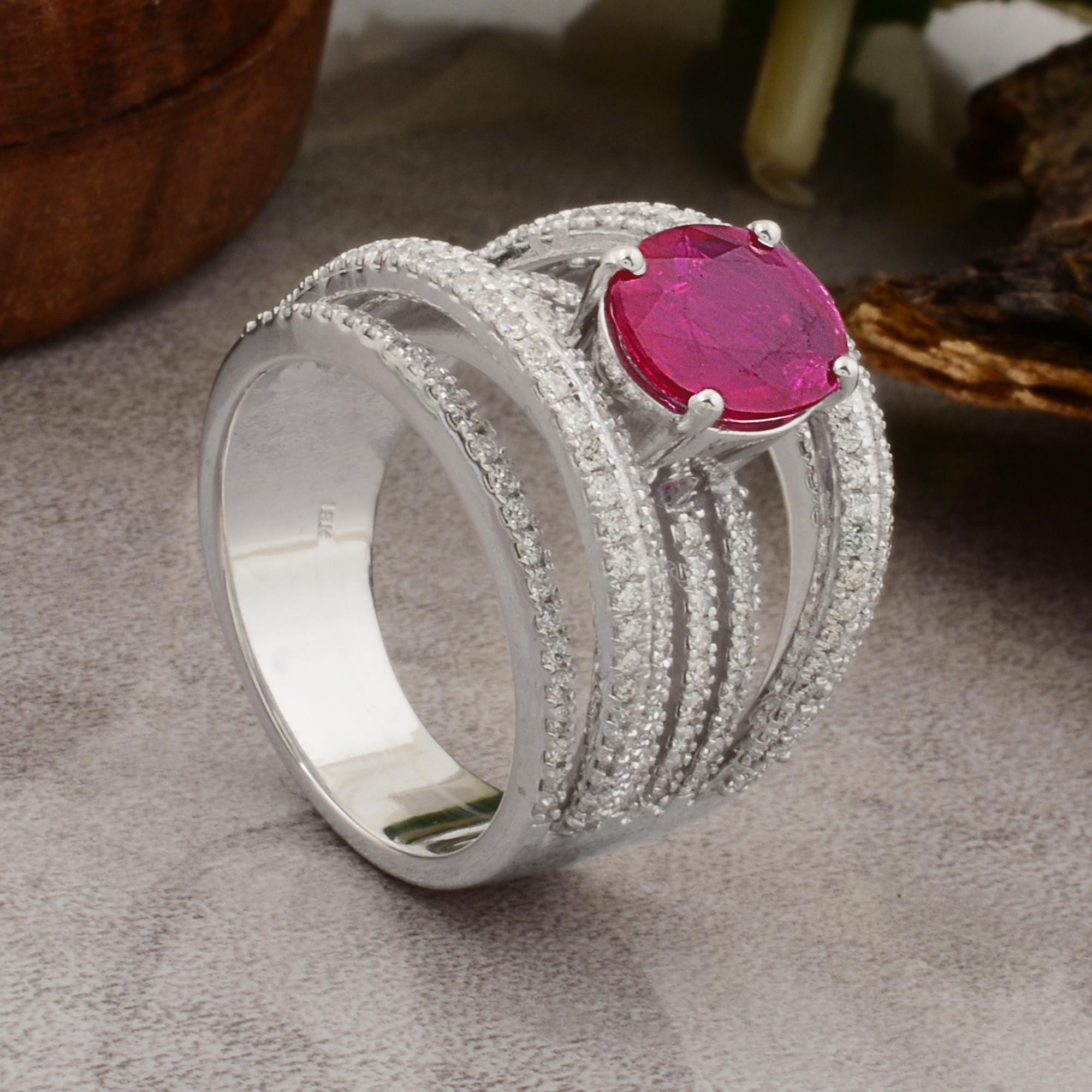 2,42 Karat Oval Rubin Multi Layer Ring  1,23 Karat Diamant 18 Karat Weißgold (Moderne) im Angebot