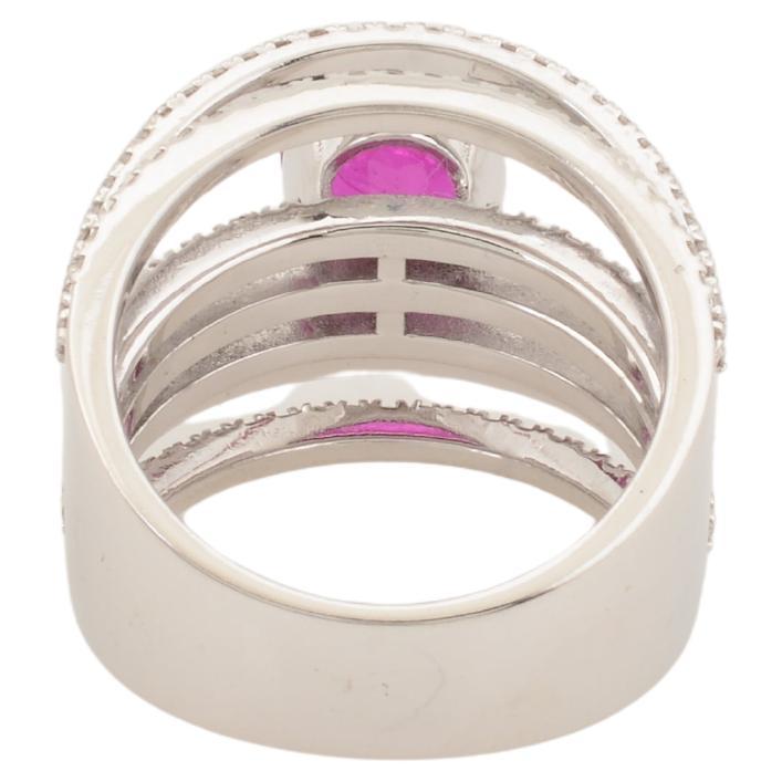 2,42 Karat Oval Rubin Multi Layer Ring  1,23 Karat Diamant 18 Karat Weißgold im Zustand „Neu“ im Angebot in Diera, Dubai