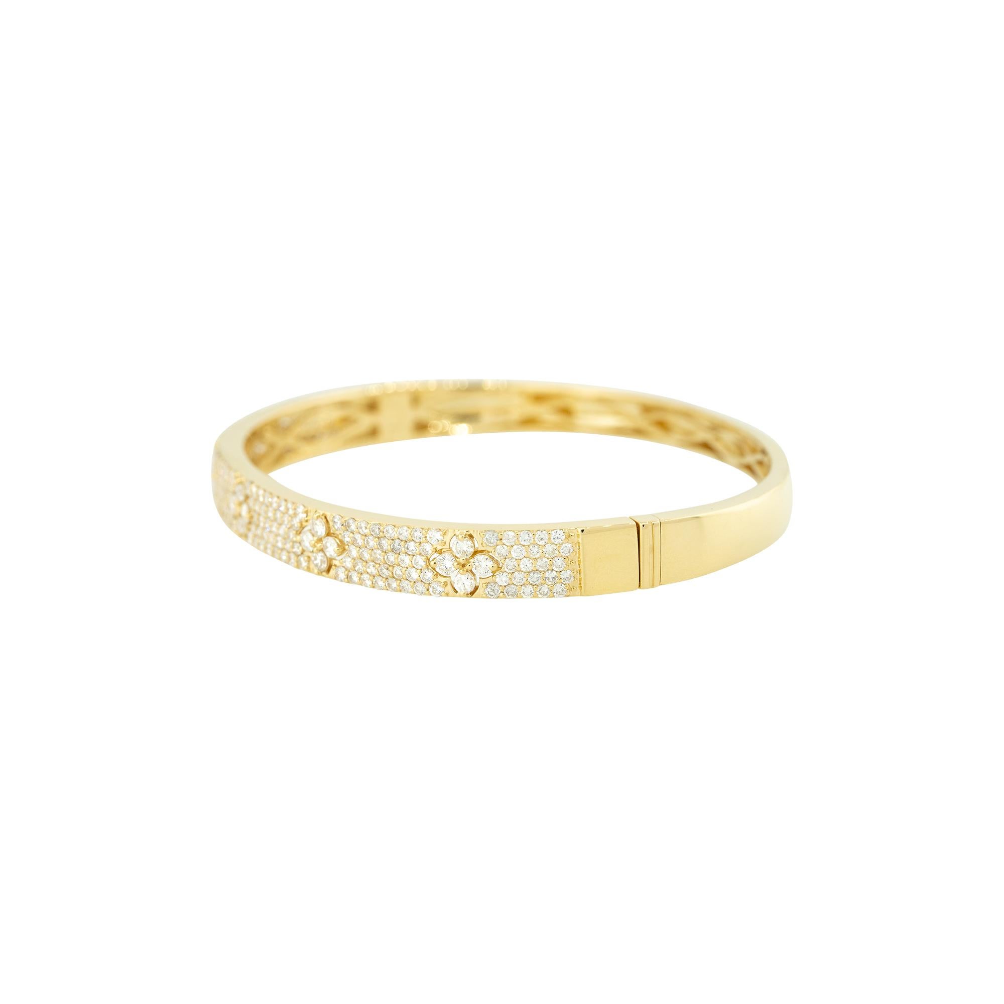 2,42 Karat Pave Diamond 5 Flower Bar Armreif 18 Karat Vorrätig (Rundschliff)