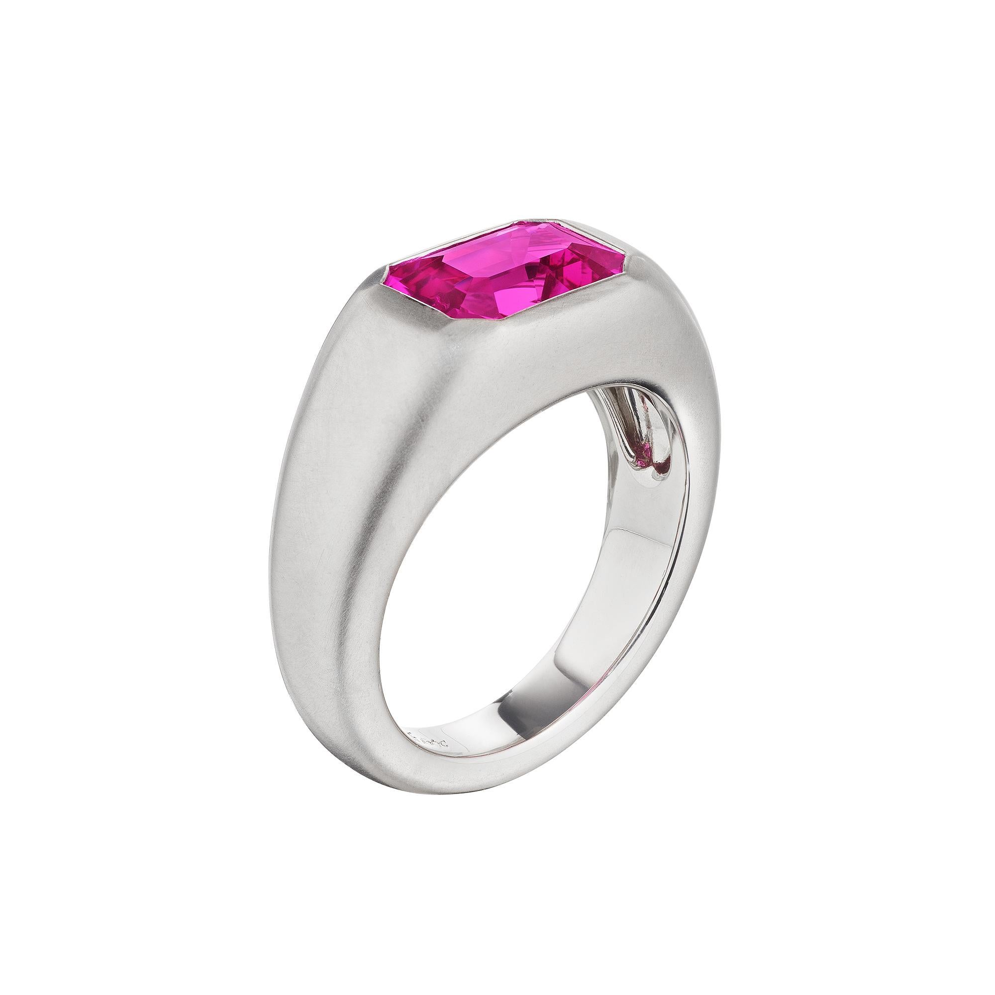 Contemporary 2.42 Carat Pink Sapphire Platinum Gypsy Ring For Sale