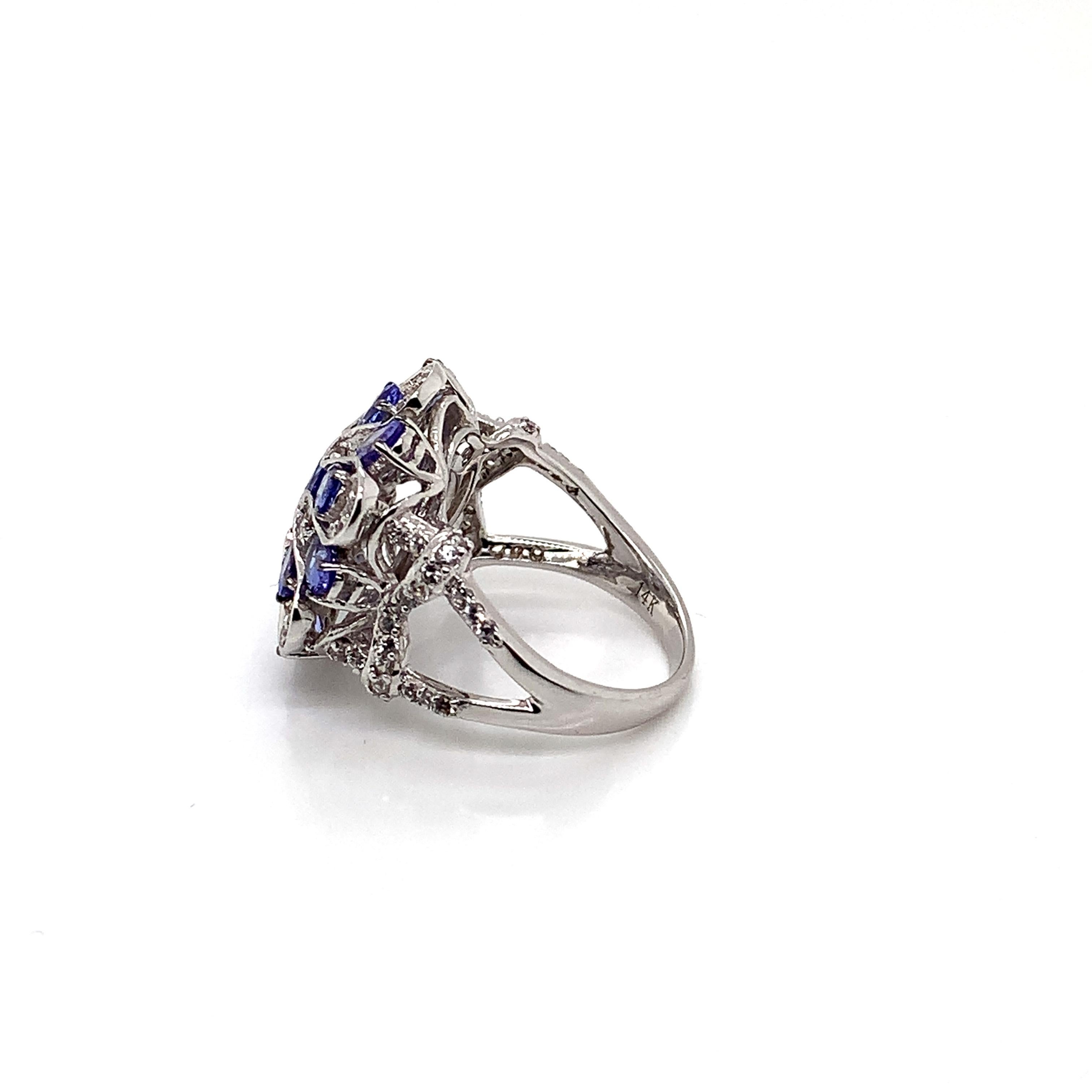 Sunita Nahata Tansanit 2.42ct. Fancy Ring in 14KWG mit weißem Saphir. (Ovalschliff) im Angebot