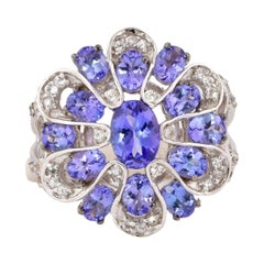 Bague en or blanc 14 carats avec tanzanite de 2,42 carats et saphirs blancs