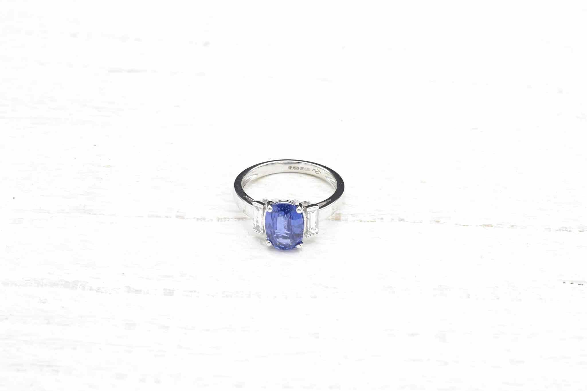 Stones: 2.42 carats Ceylon Sapphire (heated)
and baguette diamonds for a total weight of 0.27 carats.
Material: 18k white gold
Dimensions: 9 mm length on finger
Weight: 3.8g
Size: 53 (free sizing)
Certificate
Ref. : 23774 / 23789