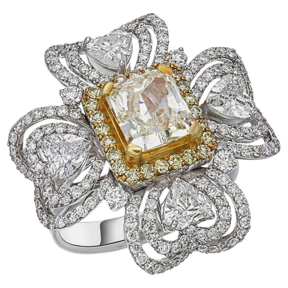 2,42 Karat Fancy Gelber Diamantring aus 18 Karat Weißgold mit Kissenschliff