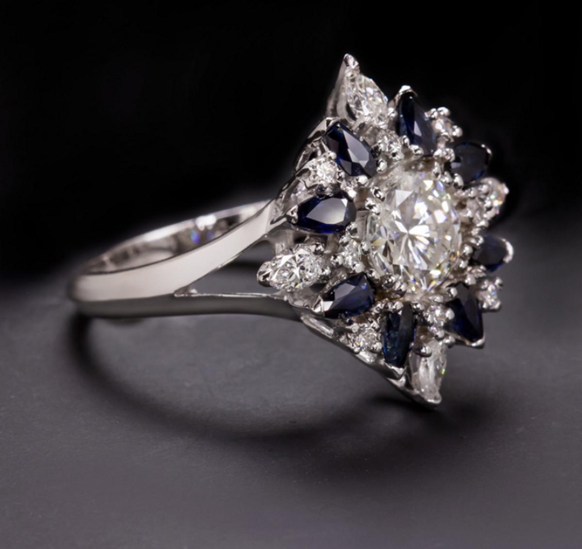 2.42 Carat Round Cut Diamond Sapphire 18 Carat Cocktail Ring In Excellent Condition In Rome, IT