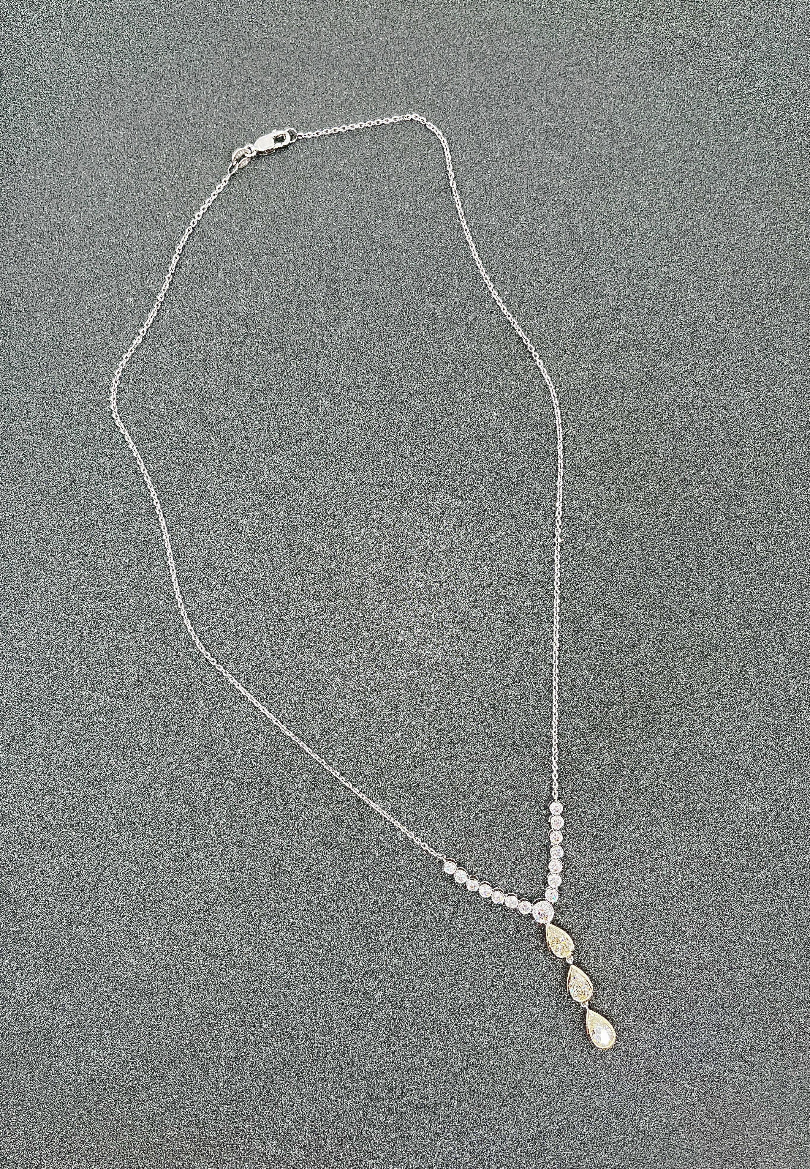 Collana con diamanti e giallo naturale da 2,42 carati In condizioni Nuovo in vendita a Chicago, IL
