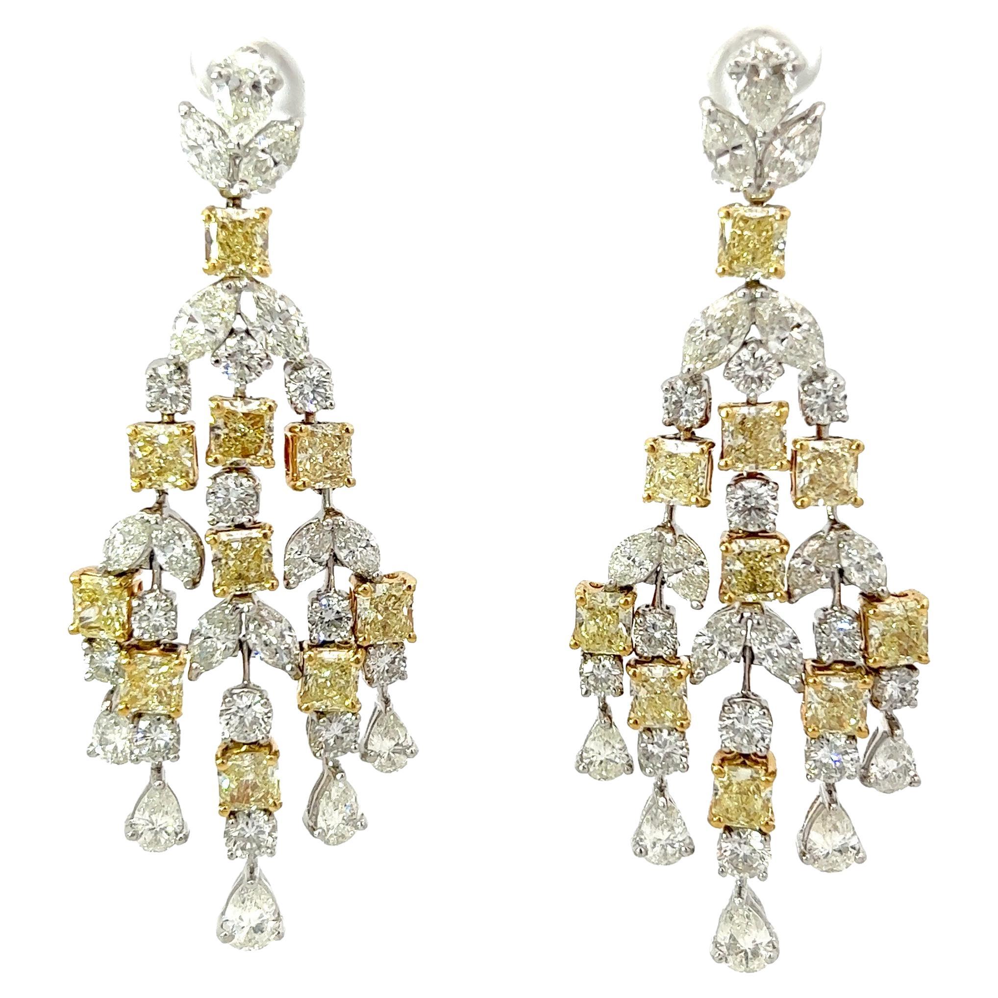 Chanedelier en diamants jaunes fantaisie 24,20 carats  STYLE BOUCLES D'OREILLES BICOLORES  en vente