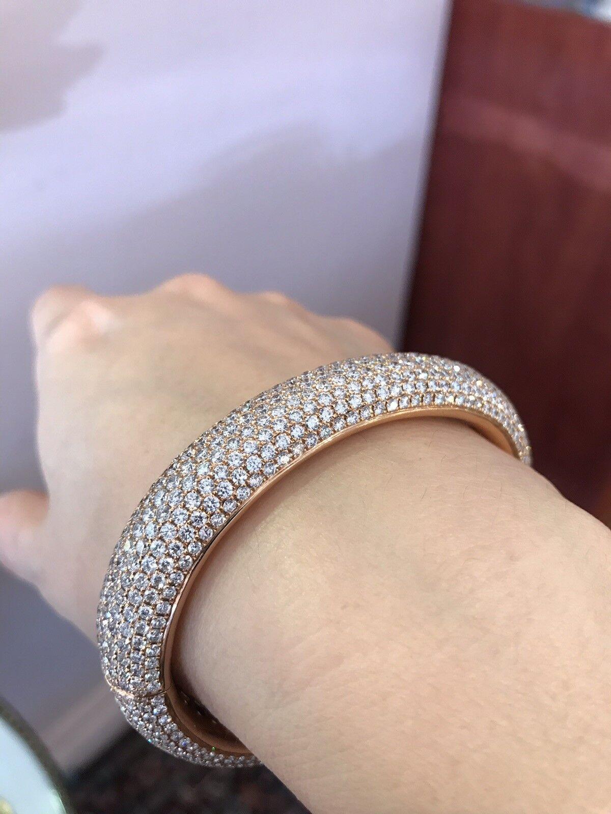 24.25 Carats Diamond Pave Bangle Bracelet in 18k Rose Gold For Sale 1