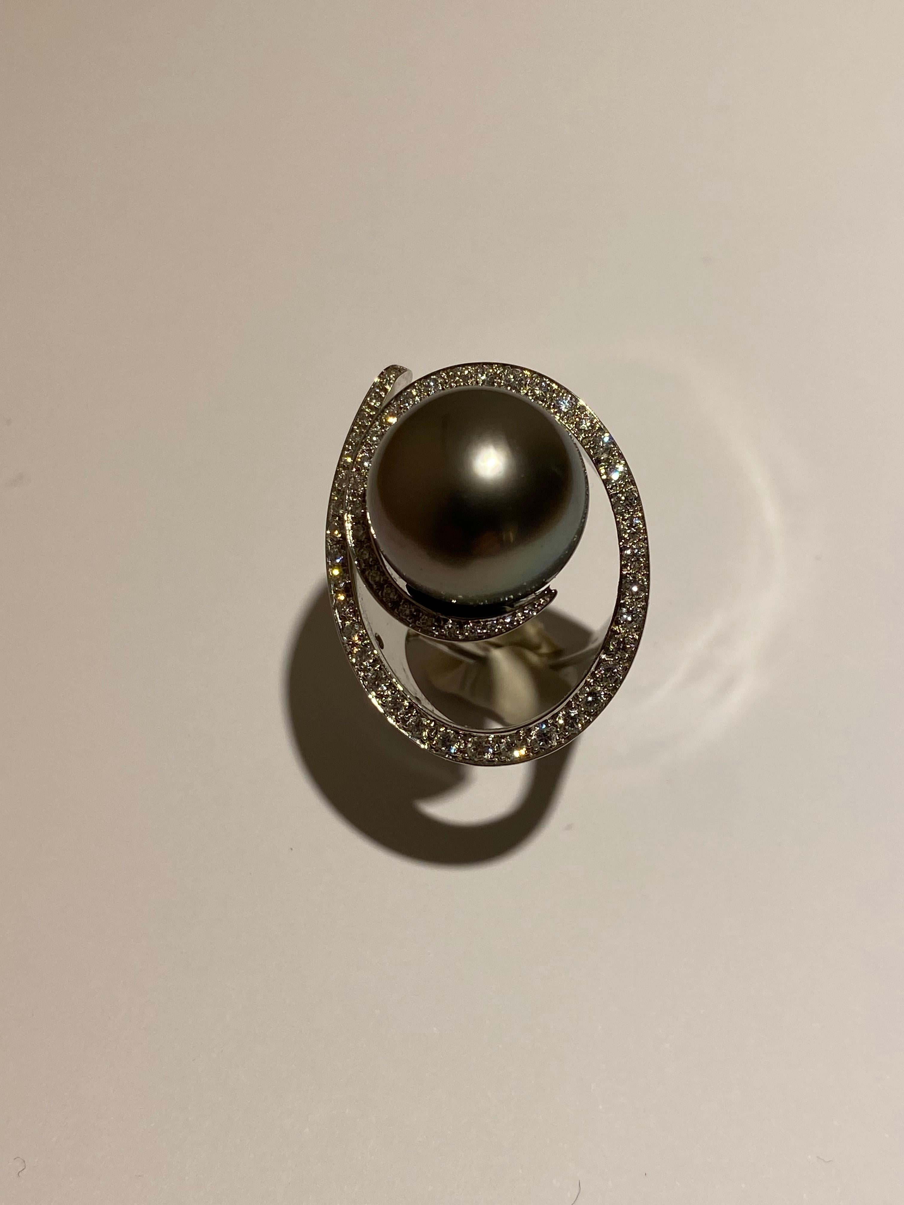 SCAVIA Tahiti Black Pearl Pavè Round Brilliant Cut Diamond Ring For Sale 2