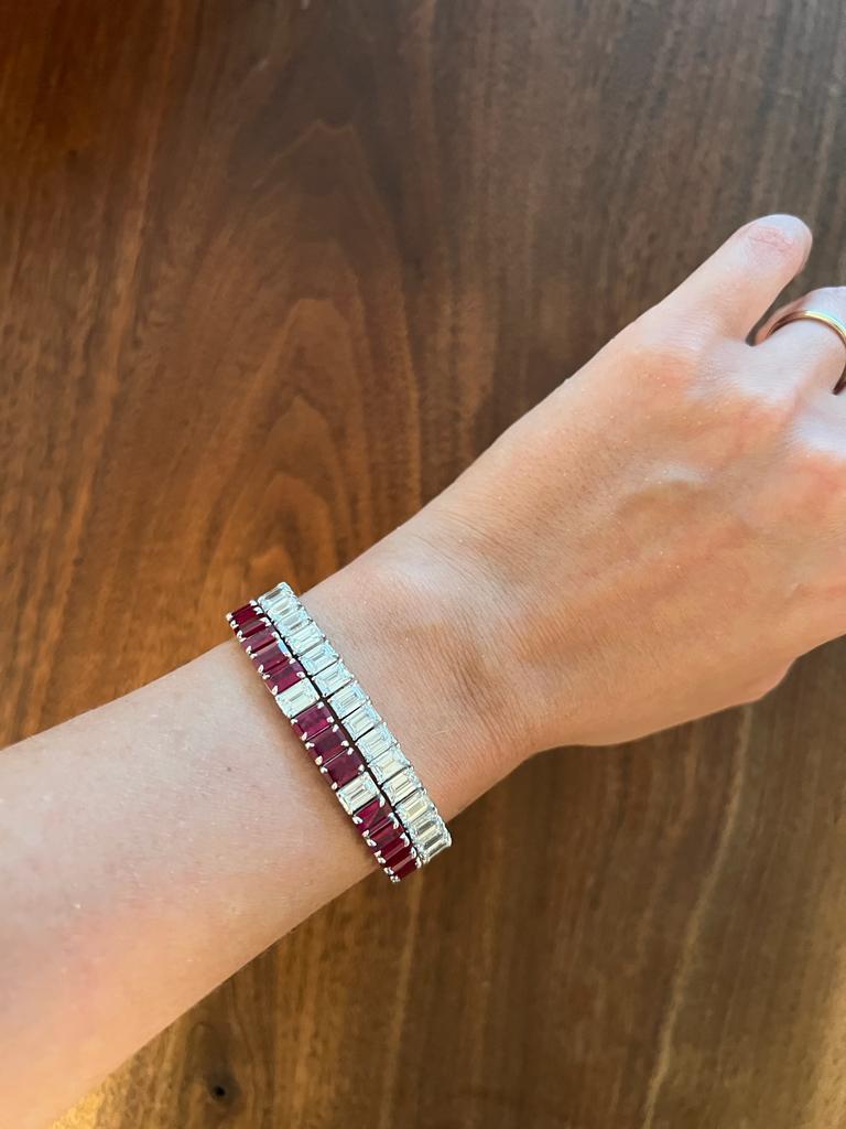 Bracelet tennis en diamants et rubis taille émeraude de 24,29 carats Unisexe en vente