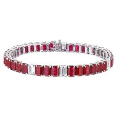 Bracelet tennis en diamants et rubis taille émeraude de 24,29 carats