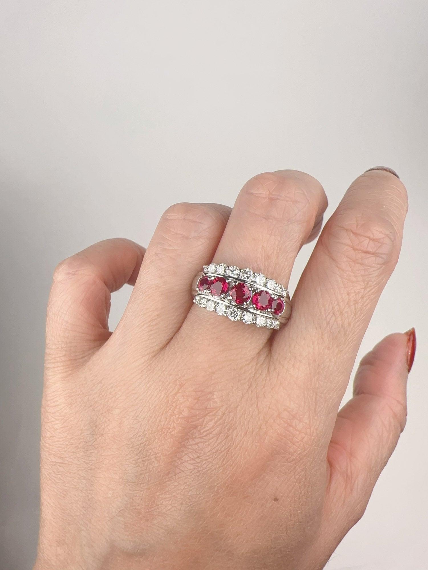 2,42ctw Drei-Reihe Burma Rubin und Diamant Platin Band 8g+ R6741 im Zustand „Gut“ im Angebot in Osprey, FL