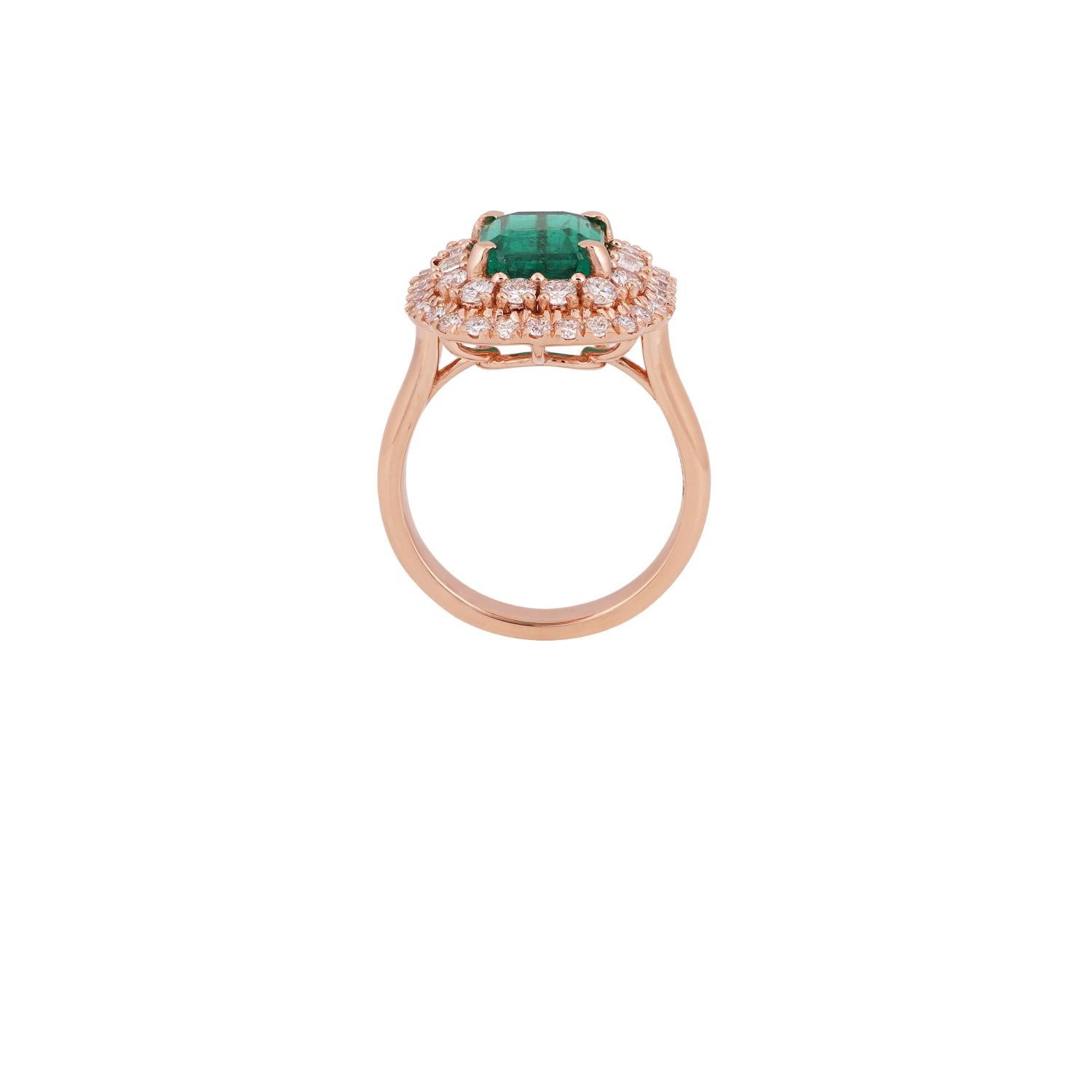 Contemporary 2.43 Carat Clear Zambian Emerald & Diamond Cluster Ring in 18K Rose  Gold For Sale
