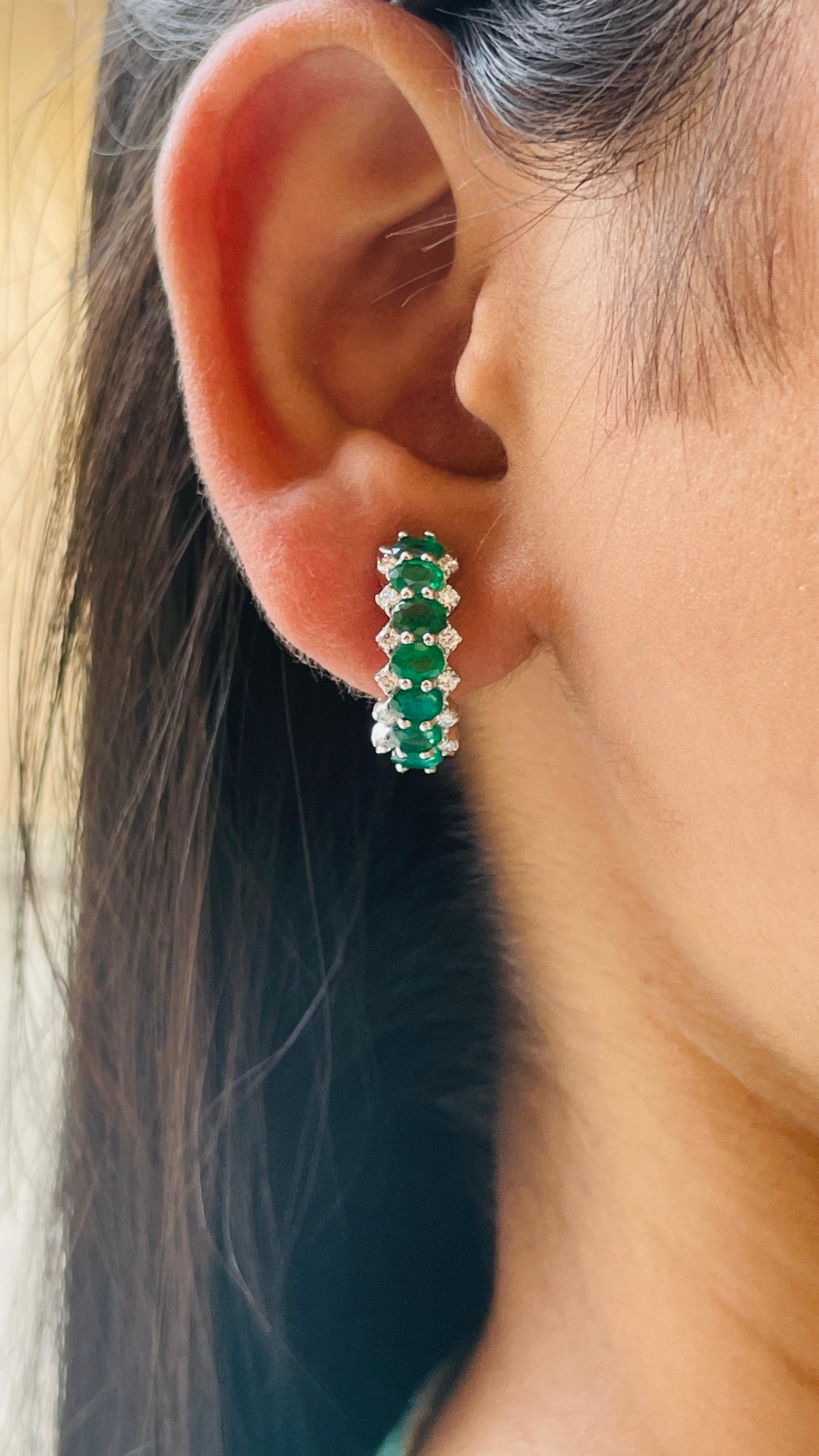 Art Deco 2.43 Carat Natural Emerald and Diamond Designer Hoop Earrings in 18K White Gold For Sale