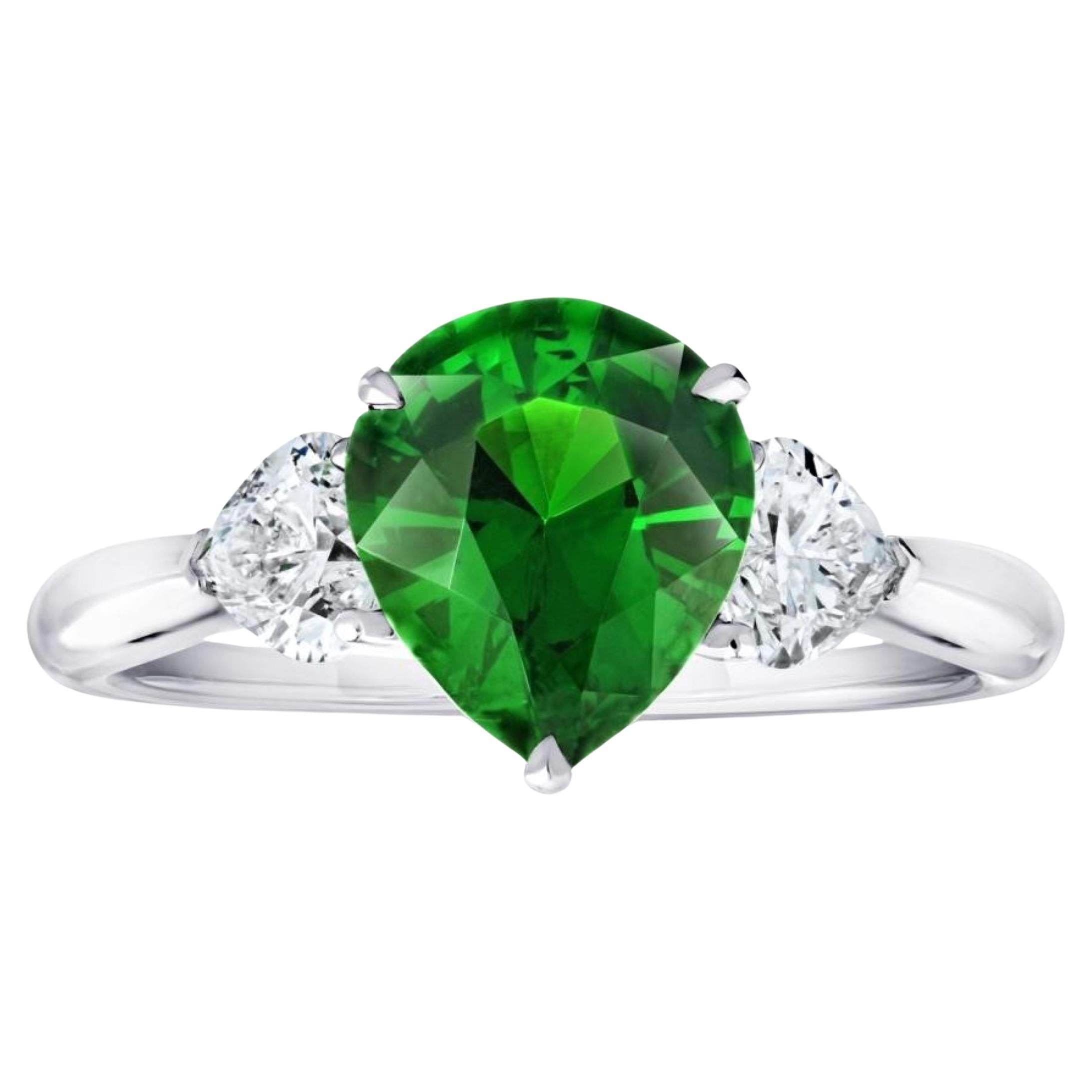 Bague en platine avec tsavorite verte en forme de poire de 2,43 carats et diamants