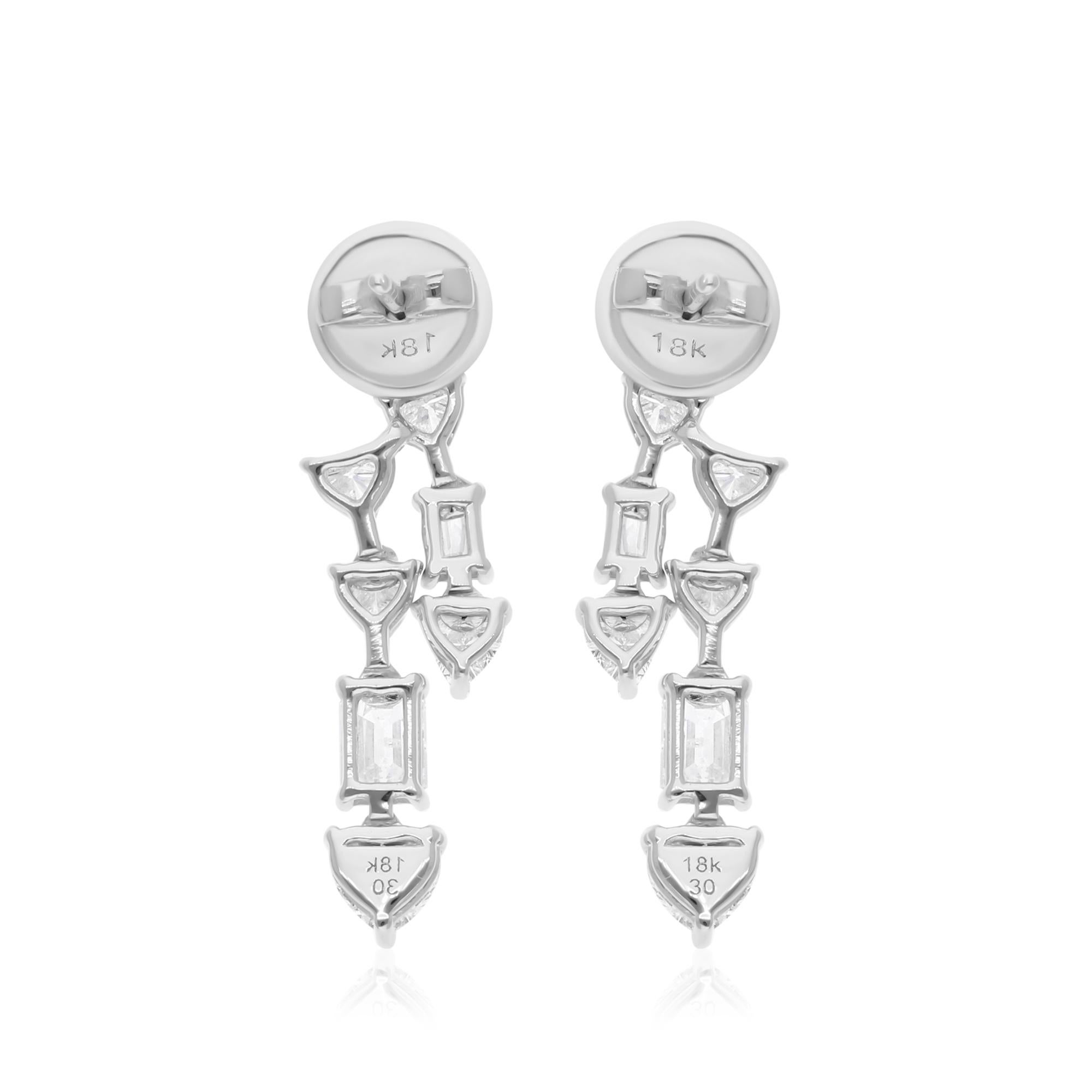 Coulées dans de l'or 18 carats, ces boucles d'oreilles exquises sont serties de 2,43 carats de diamants étincelants.

Suivez la vitrine de Spectrum Jewels pour découvrir la dernière collection et les pièces exclusives. Spectrum Jewels est fièrement