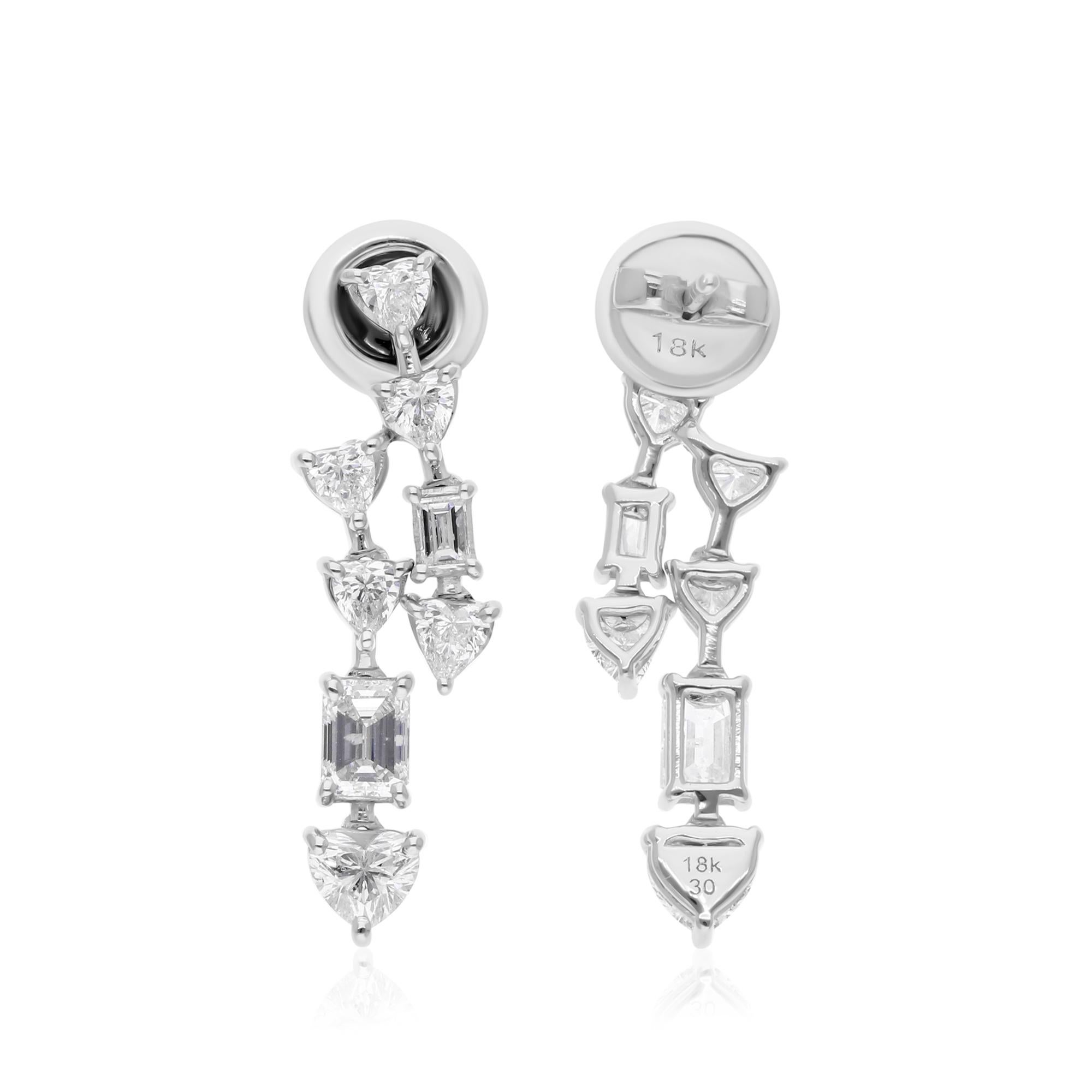 Moderne Boucles d'oreilles cœur en or blanc 18 carats avec diamants taille émeraude 2,43 carats SI/H en vente
