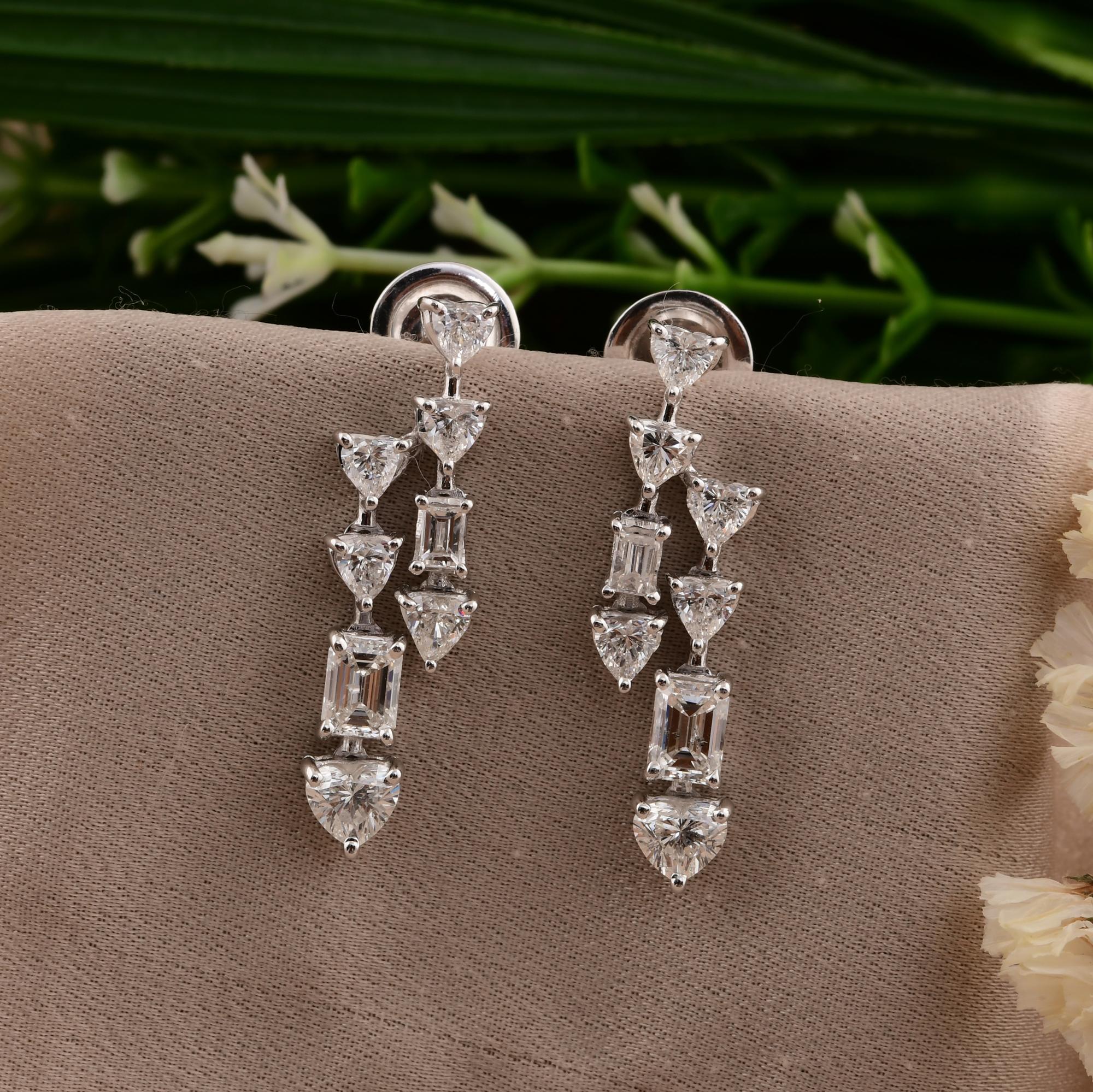 Taille émeraude Boucles d'oreilles cœur en or blanc 18 carats avec diamants taille émeraude 2,43 carats SI/H en vente