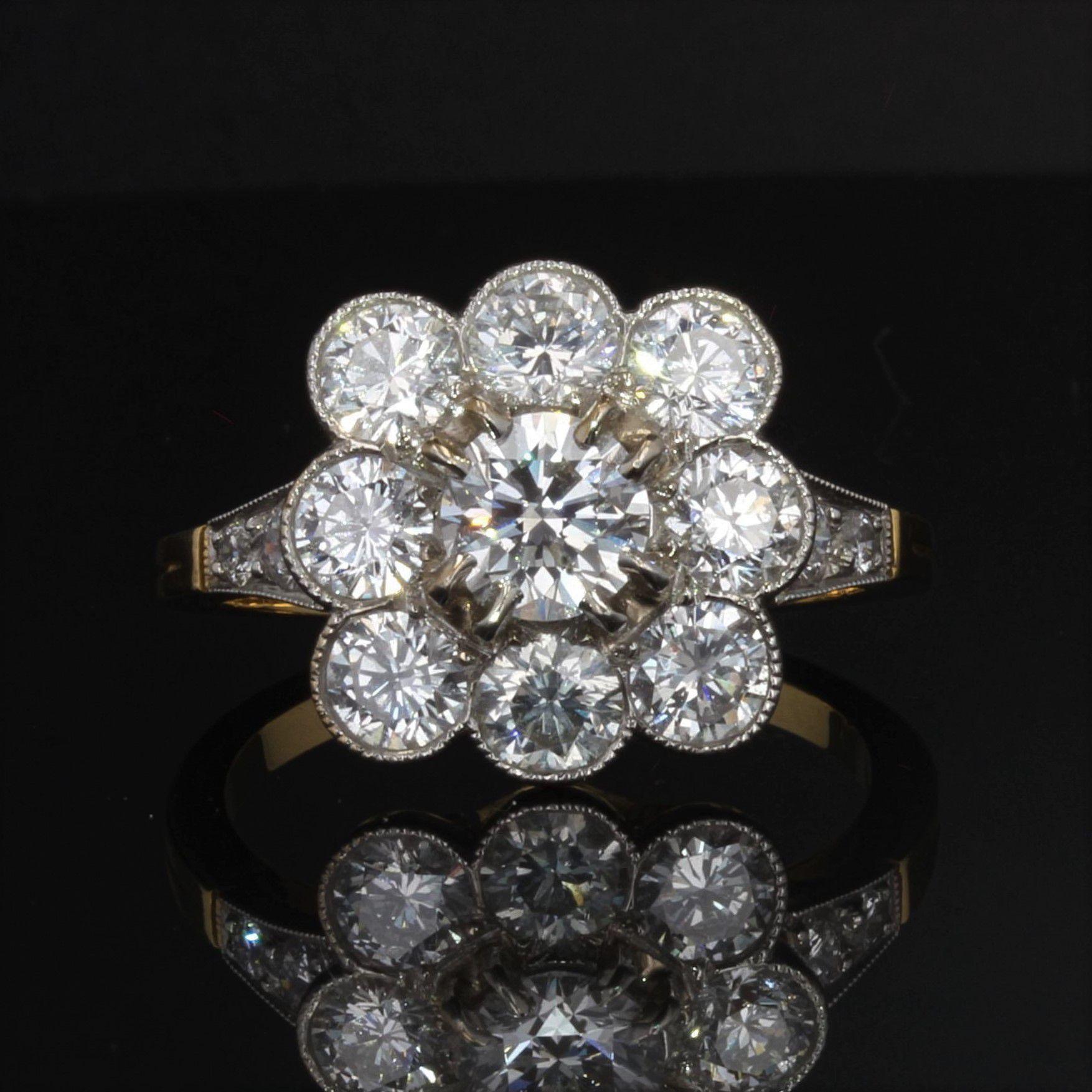 Modern 2.43 Carats Diamond 18 Karat Yellow Gold Platinum Daisy Ring For Sale