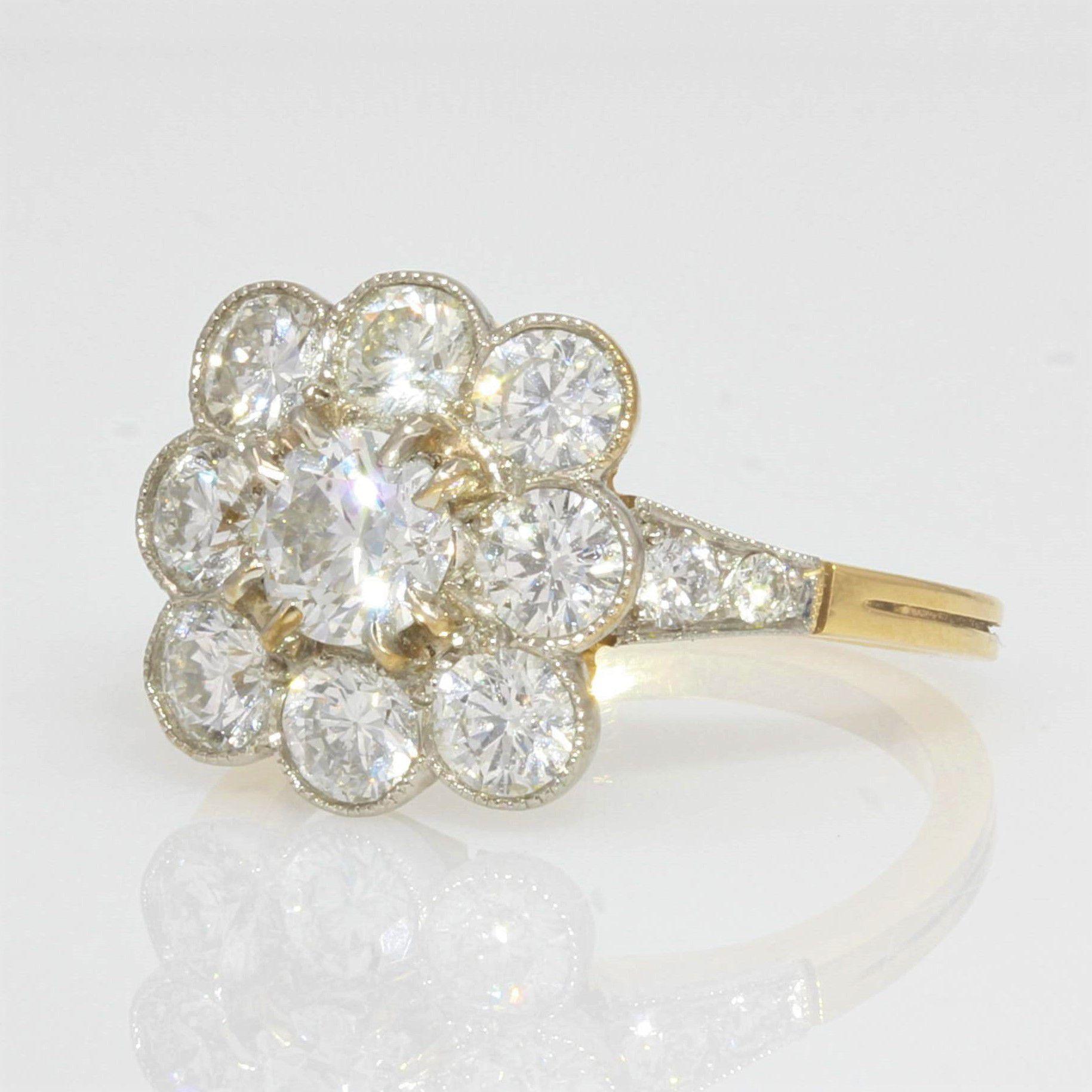 Women's 2.43 Carats Diamond 18 Karat Yellow Gold Platinum Daisy Ring For Sale