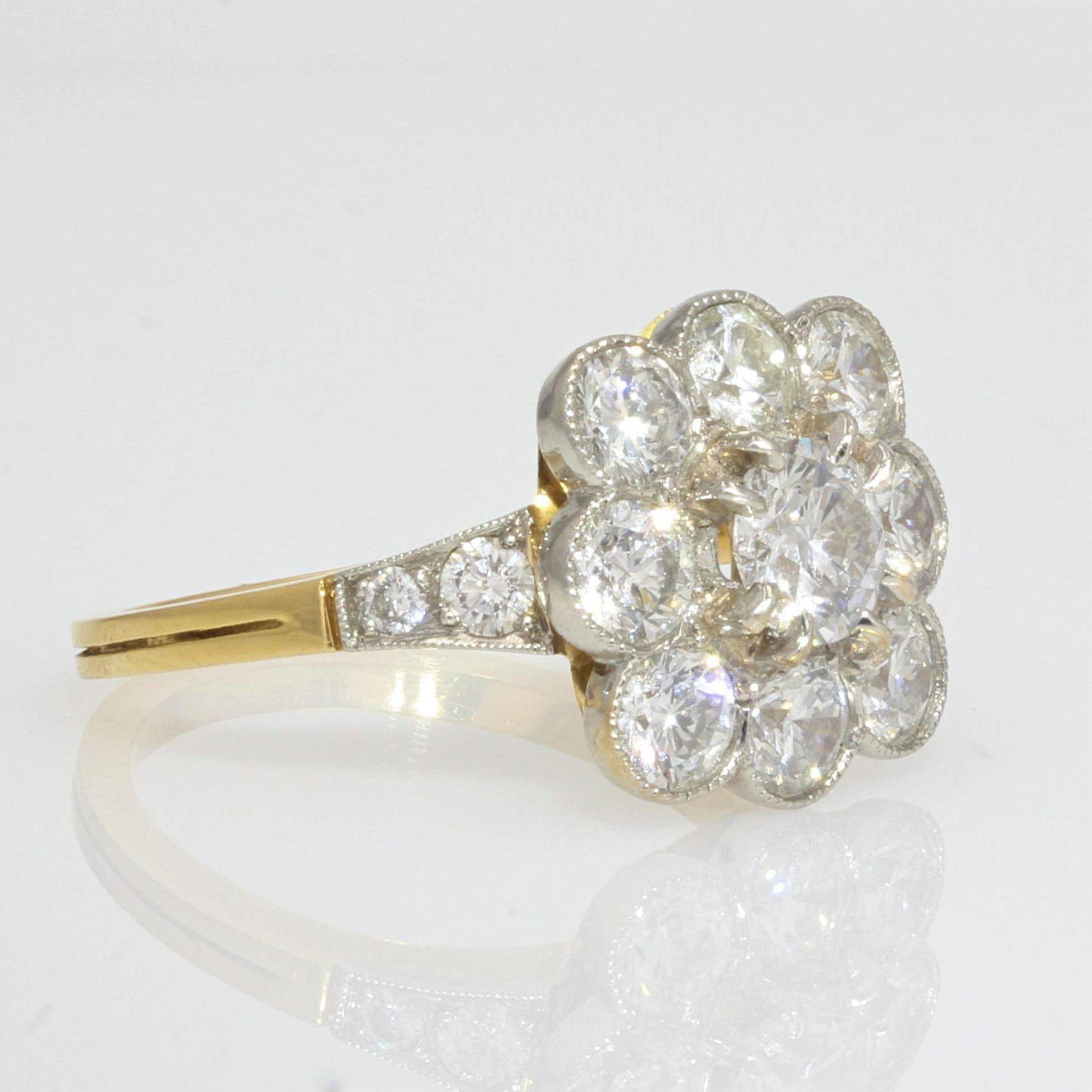2.43 Carats Diamond 18 Karat Yellow Gold Platinum Daisy Ring For Sale 2