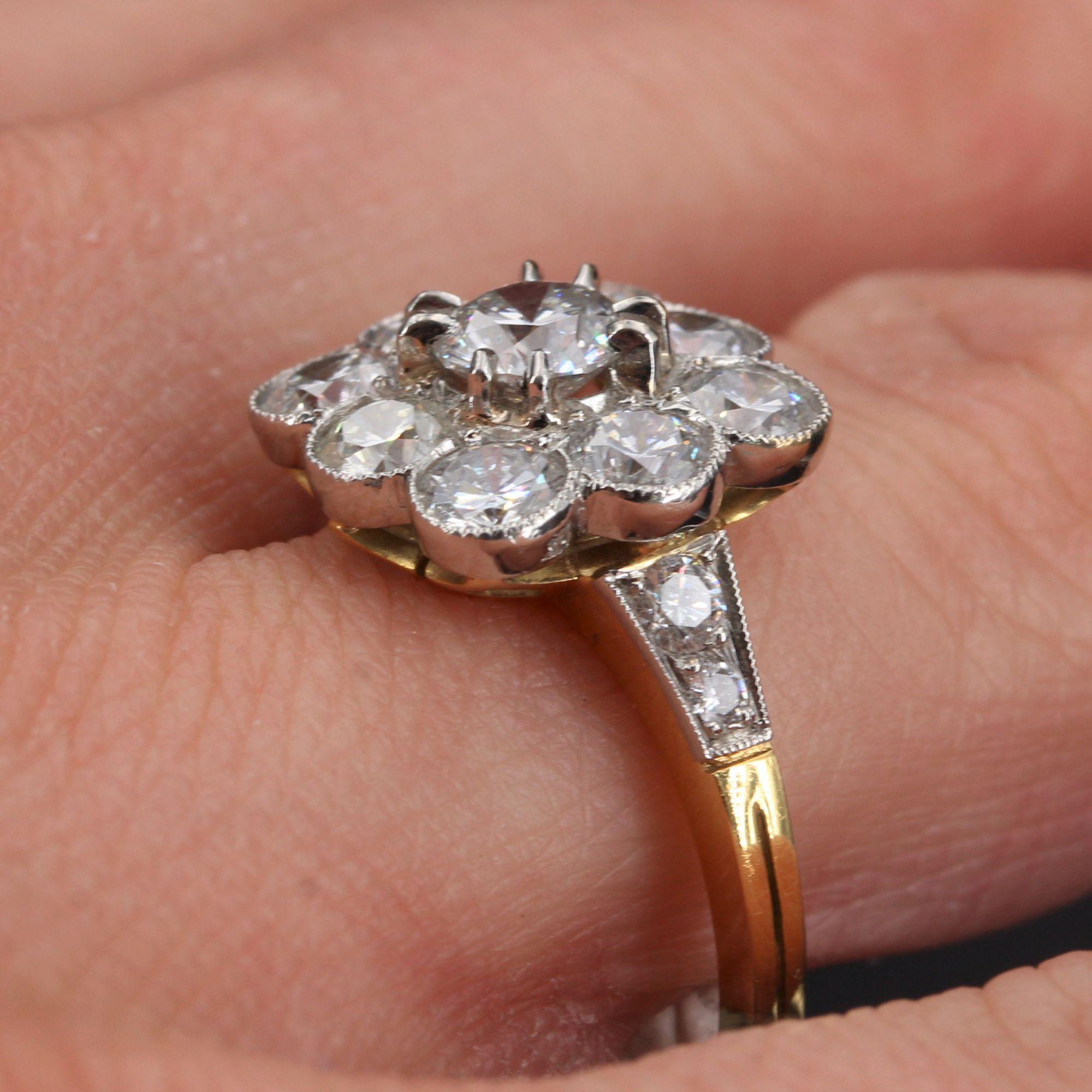 Anillo margarita de oro amarillo de 18 quilates y platino con diamante de 2,43 quilates en venta 3