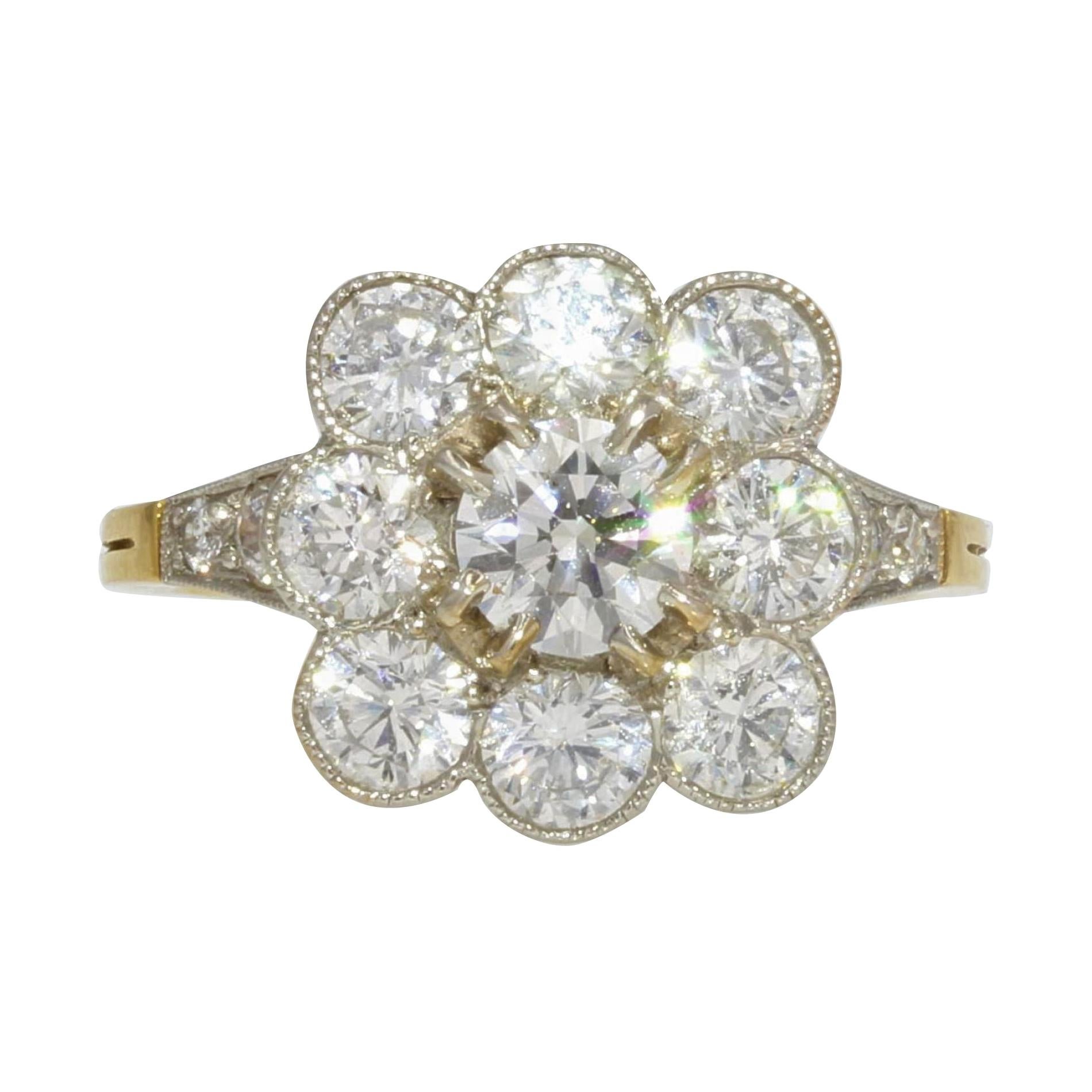 2.43 Carats Diamond 18 Karat Yellow Gold Platinum Daisy Ring For Sale