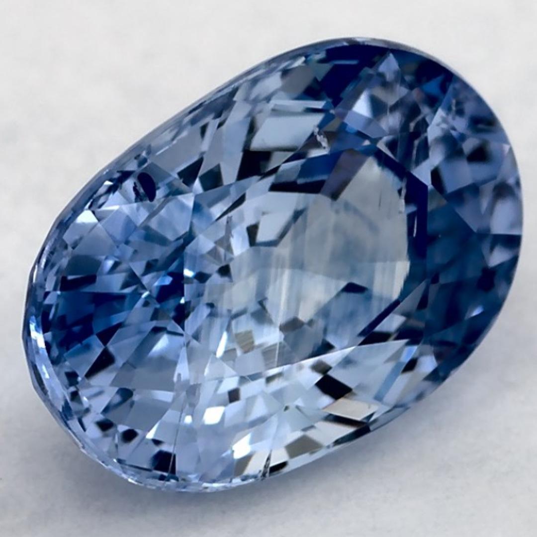 Questo zaffiro blu naturale offre eleganza e raffinatezza. Con la sua ricca saturazione del colore e il taglio preciso, è il centro perfetto per un anello di fidanzamento o un design di gioielli di lusso.

Questo zaffiro proviene dallo Sri Lanka