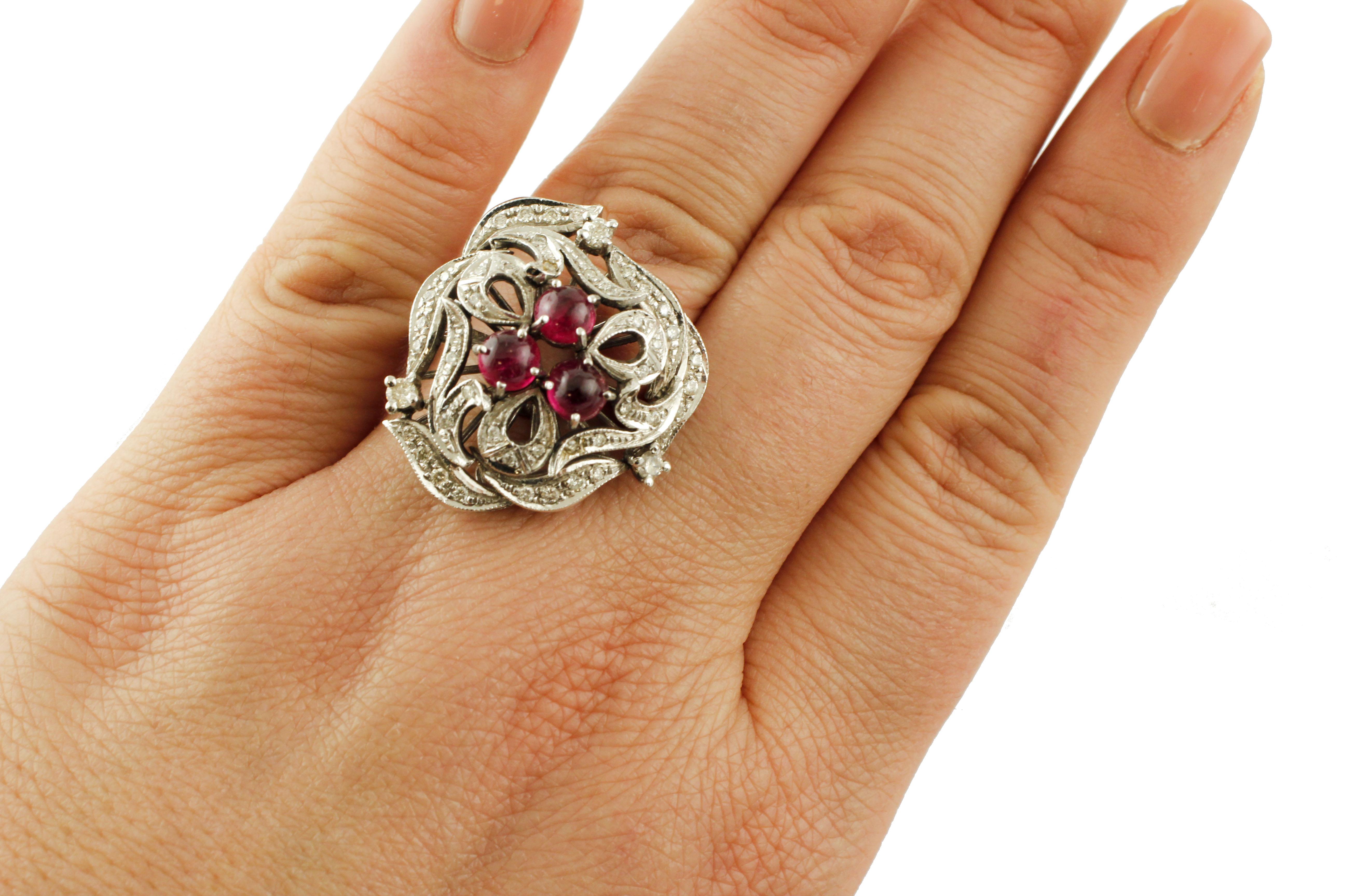 Bague à la mode en or blanc avec rubis de 2,43 carats et diamants blancs de 0,86 carat en vente 1