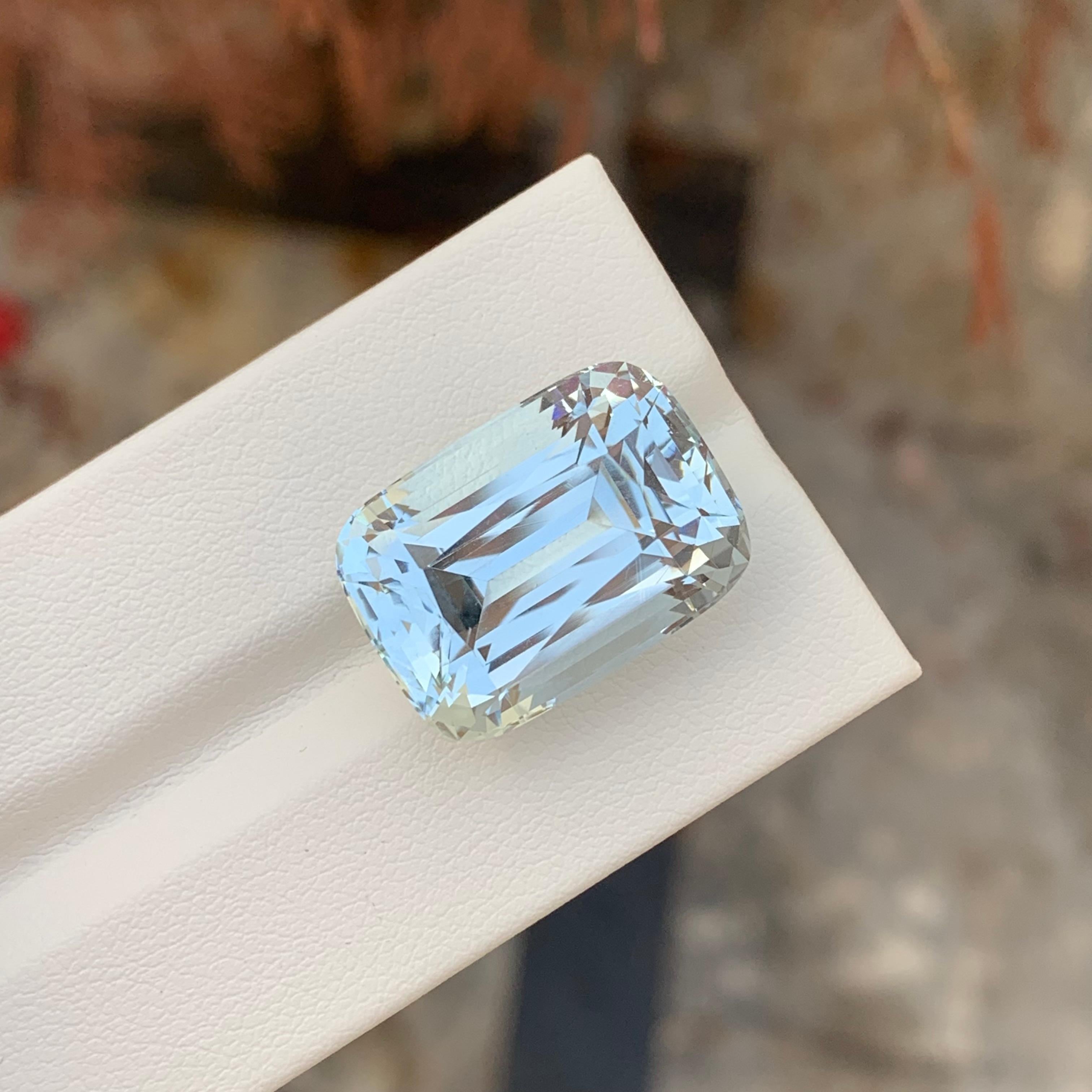 Piedra preciosa natural facetada de aguamarina en forma de cojín de 24.30 quilates en venta 4