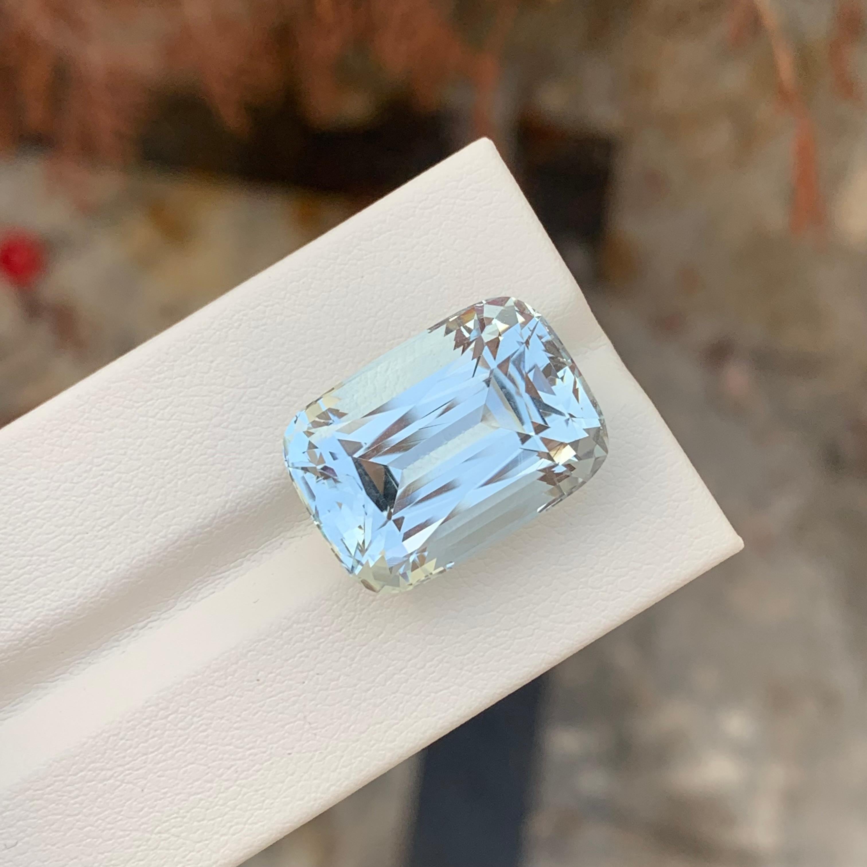 Piedra preciosa natural facetada de aguamarina en forma de cojín de 24.30 quilates en venta 5