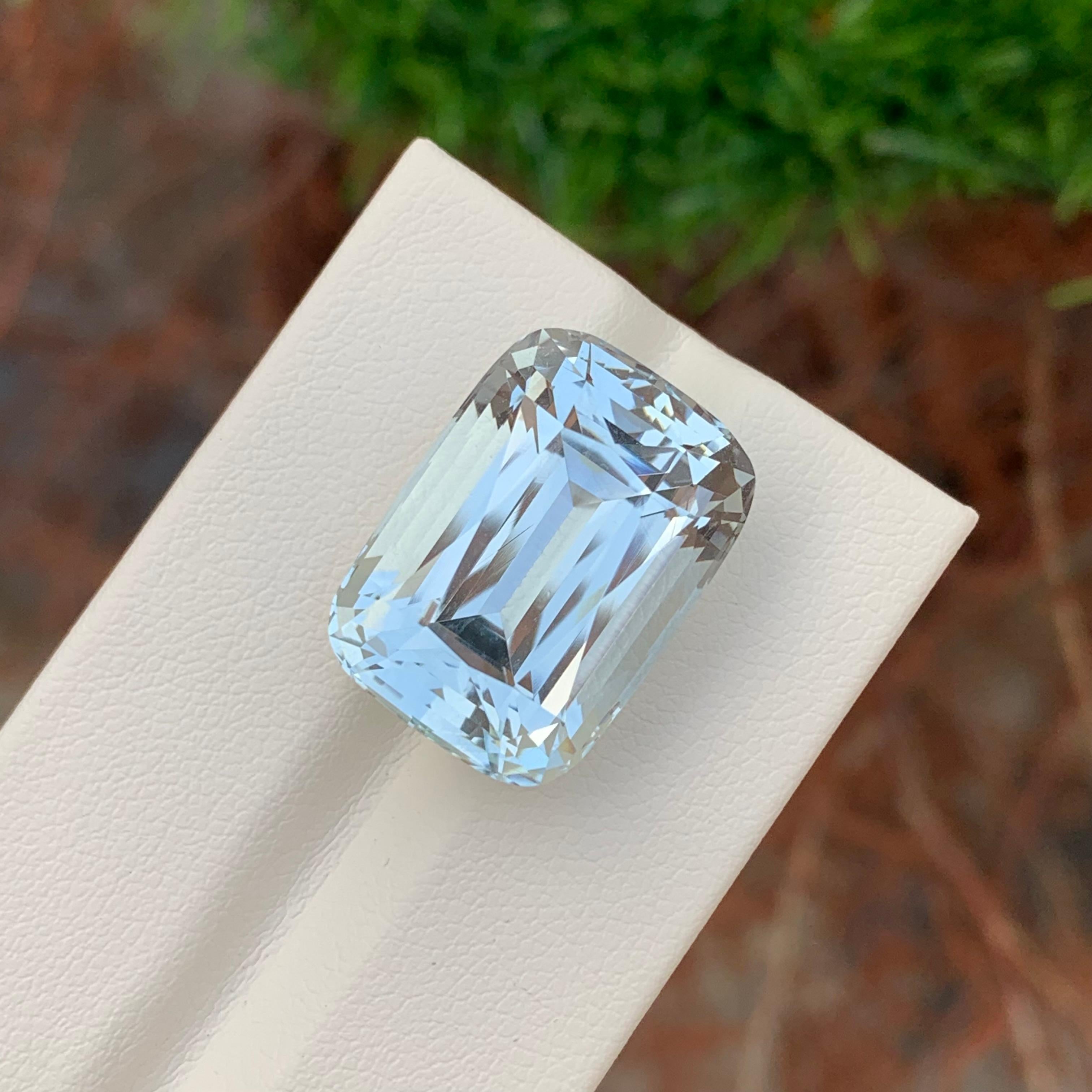 Piedra preciosa natural facetada de aguamarina en forma de cojín de 24.30 quilates Artes y manualidades en venta