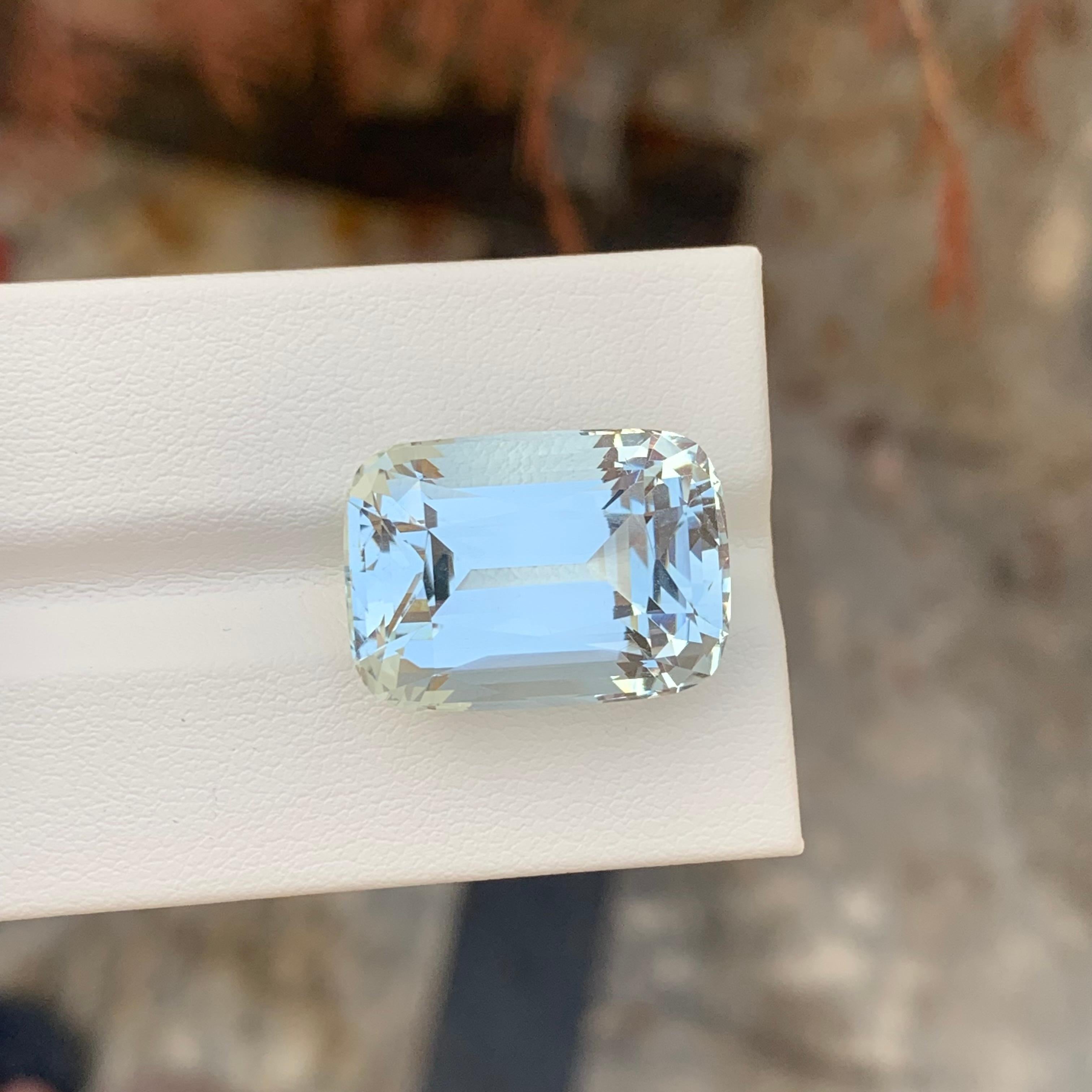 Piedra preciosa natural facetada de aguamarina en forma de cojín de 24.30 quilates Corte cojín en venta