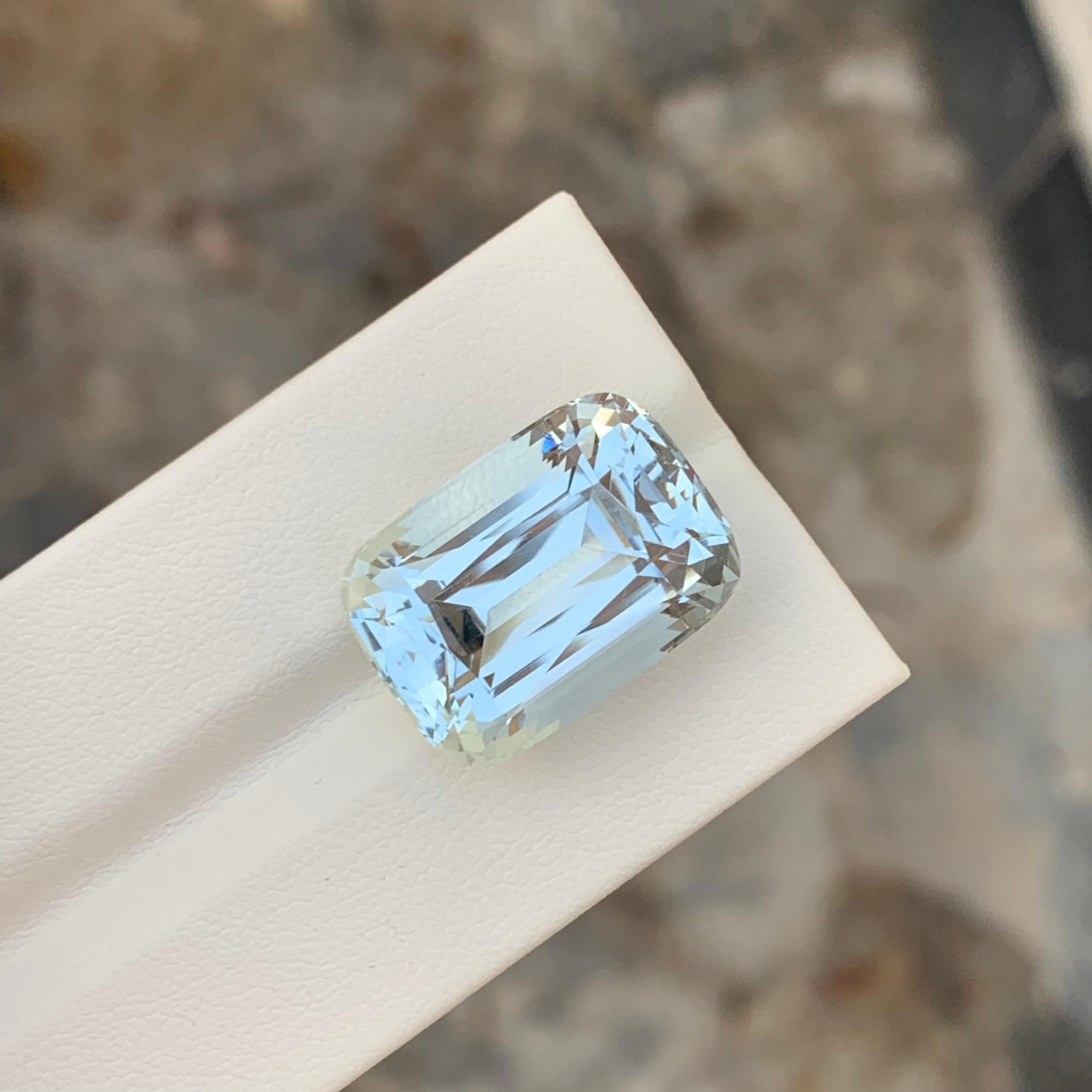 Piedra preciosa natural facetada de aguamarina en forma de cojín de 24.30 quilates en Nuevo estado para la venta en Peshawar, PK