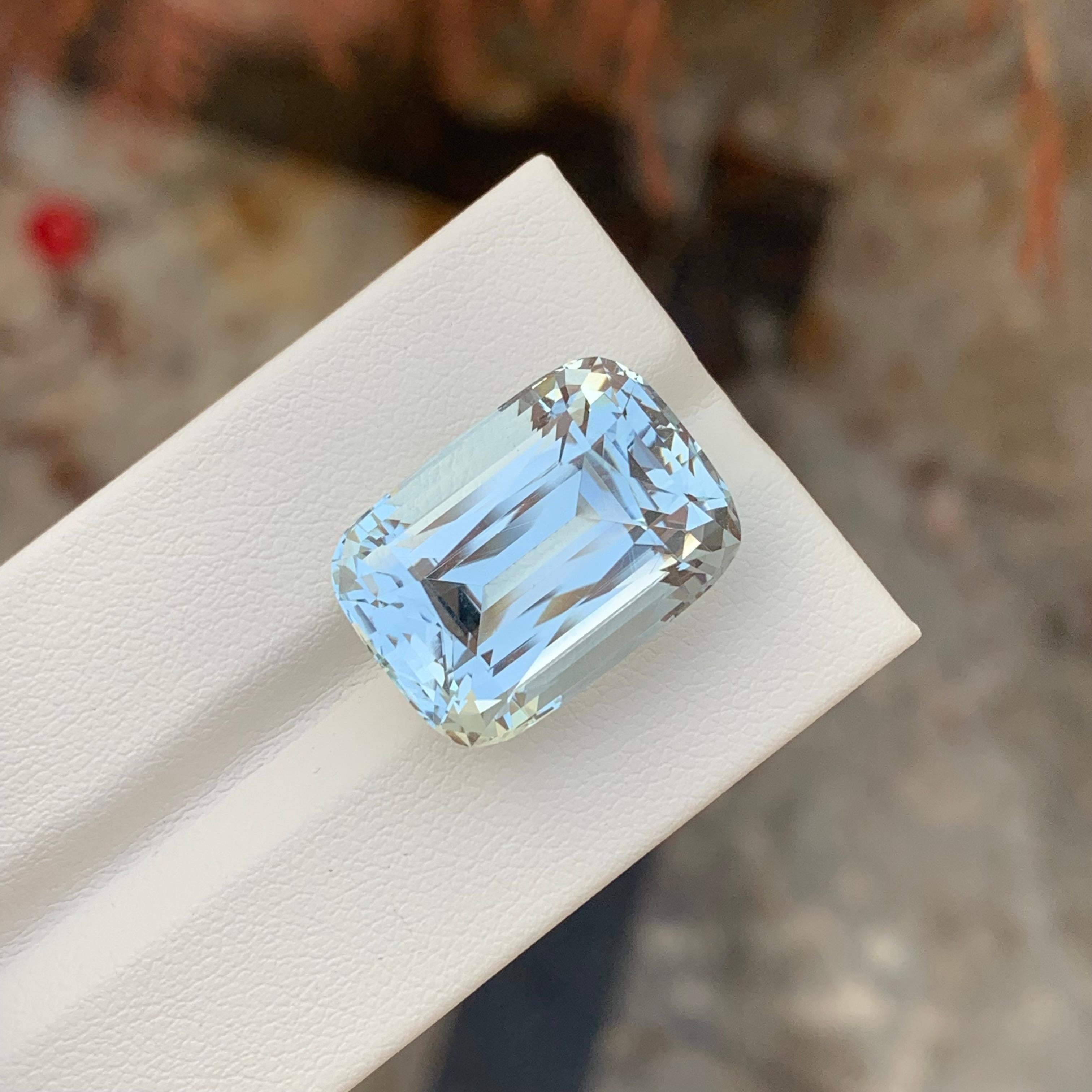 Piedra preciosa natural facetada de aguamarina en forma de cojín de 24.30 quilates en venta 1