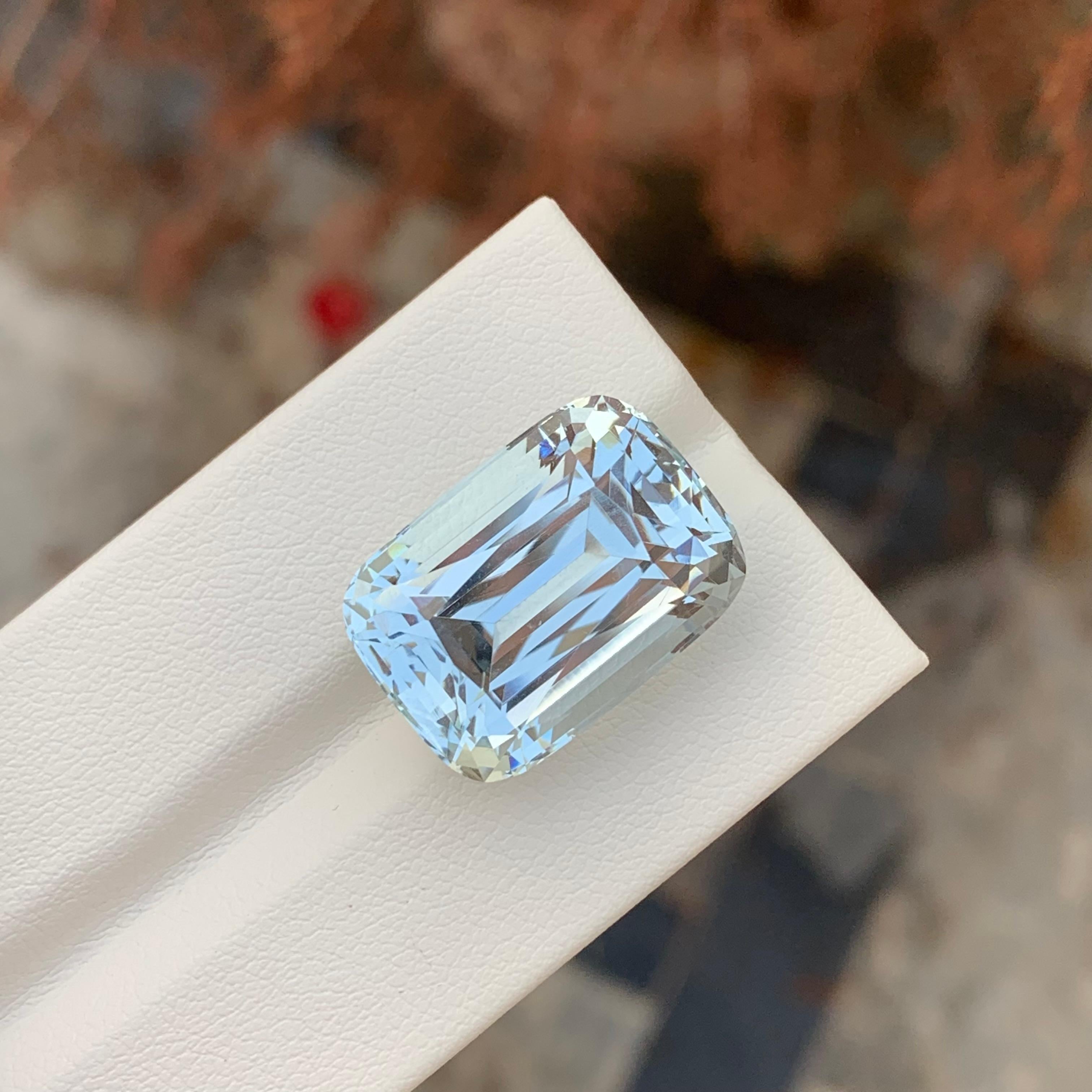Piedra preciosa natural facetada de aguamarina en forma de cojín de 24.30 quilates en venta 2