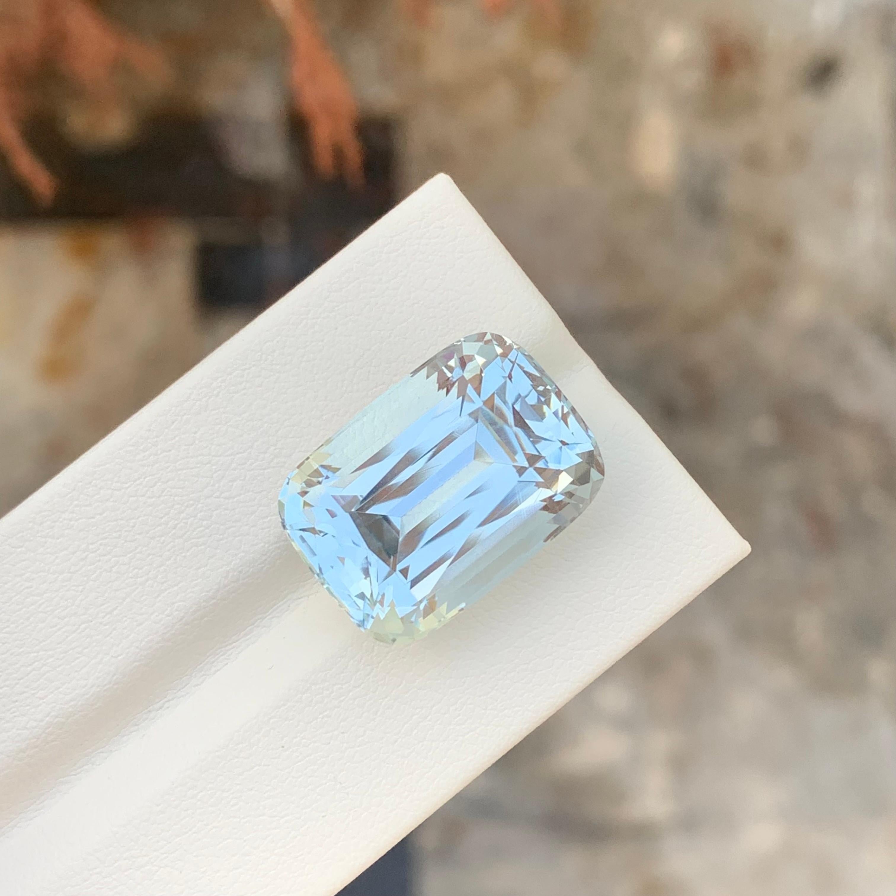 Piedra preciosa natural facetada de aguamarina en forma de cojín de 24.30 quilates en venta 3