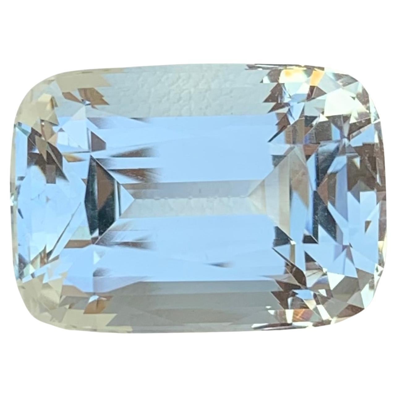 Piedra preciosa natural facetada de aguamarina en forma de cojín de 24.30 quilates en venta