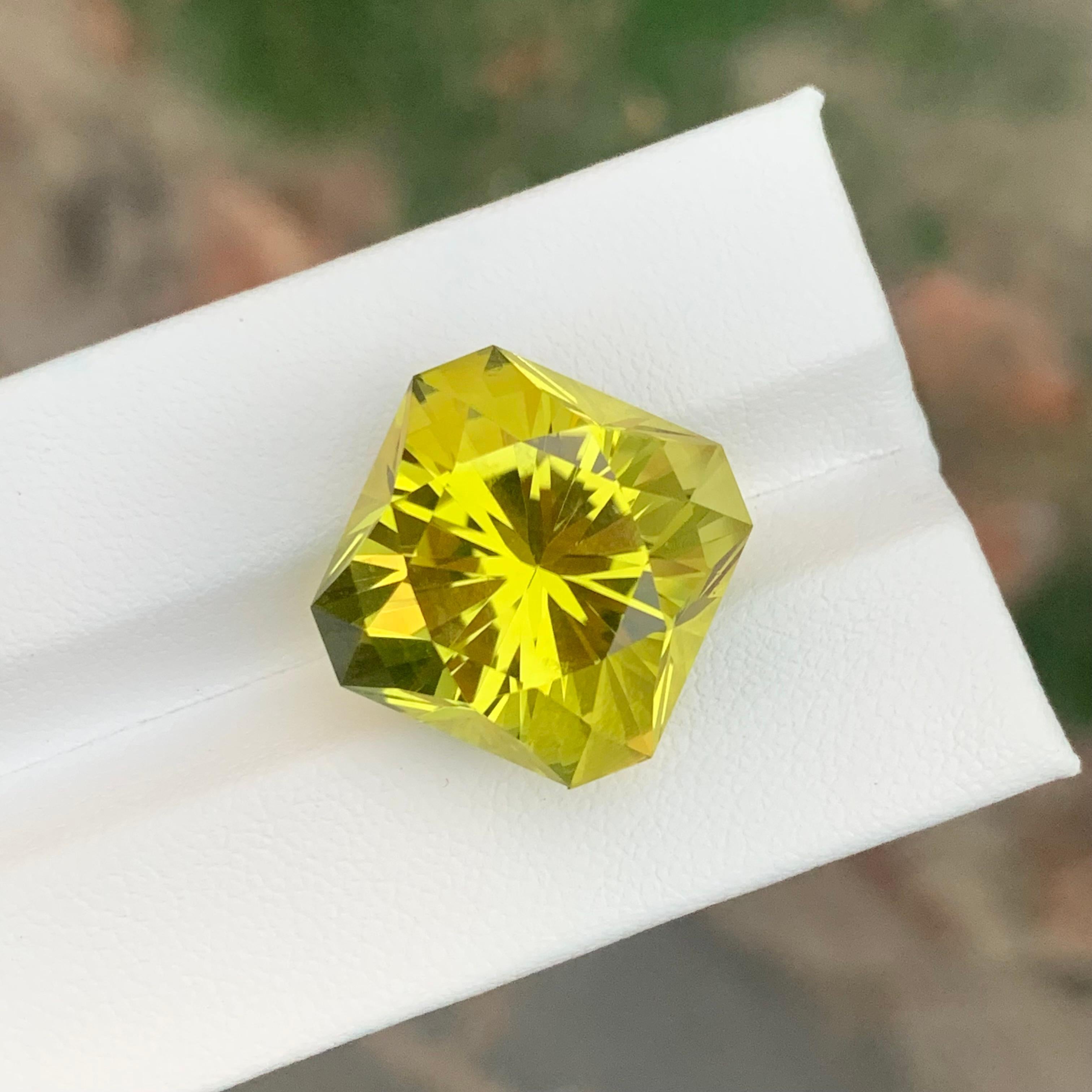 Arts and Crafts 24,30 carati di pietra naturale sfusa in oro verde a forma di ottagono di quarzo limone in vendita