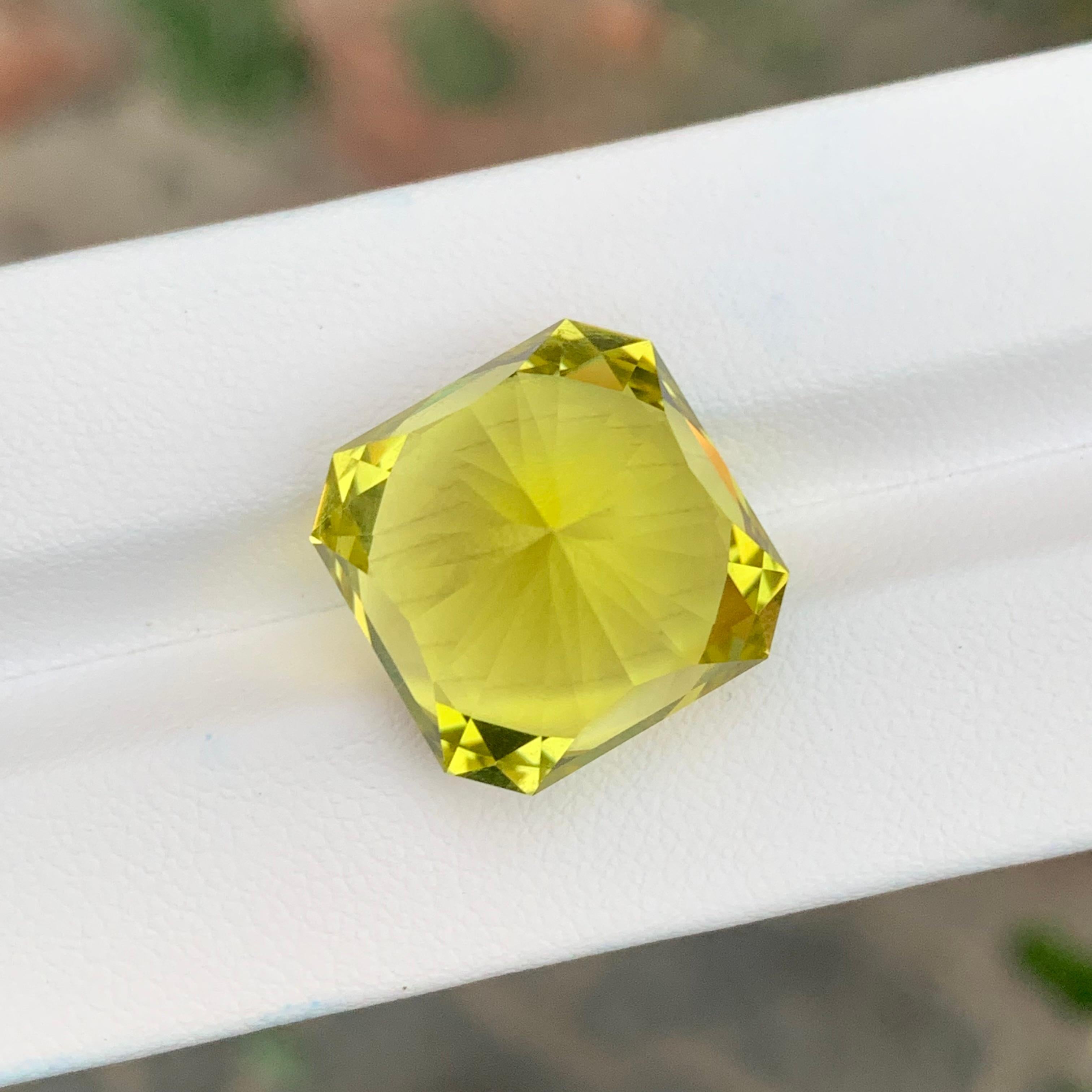 24,30 carati di pietra naturale sfusa in oro verde a forma di ottagono di quarzo limone in vendita 1
