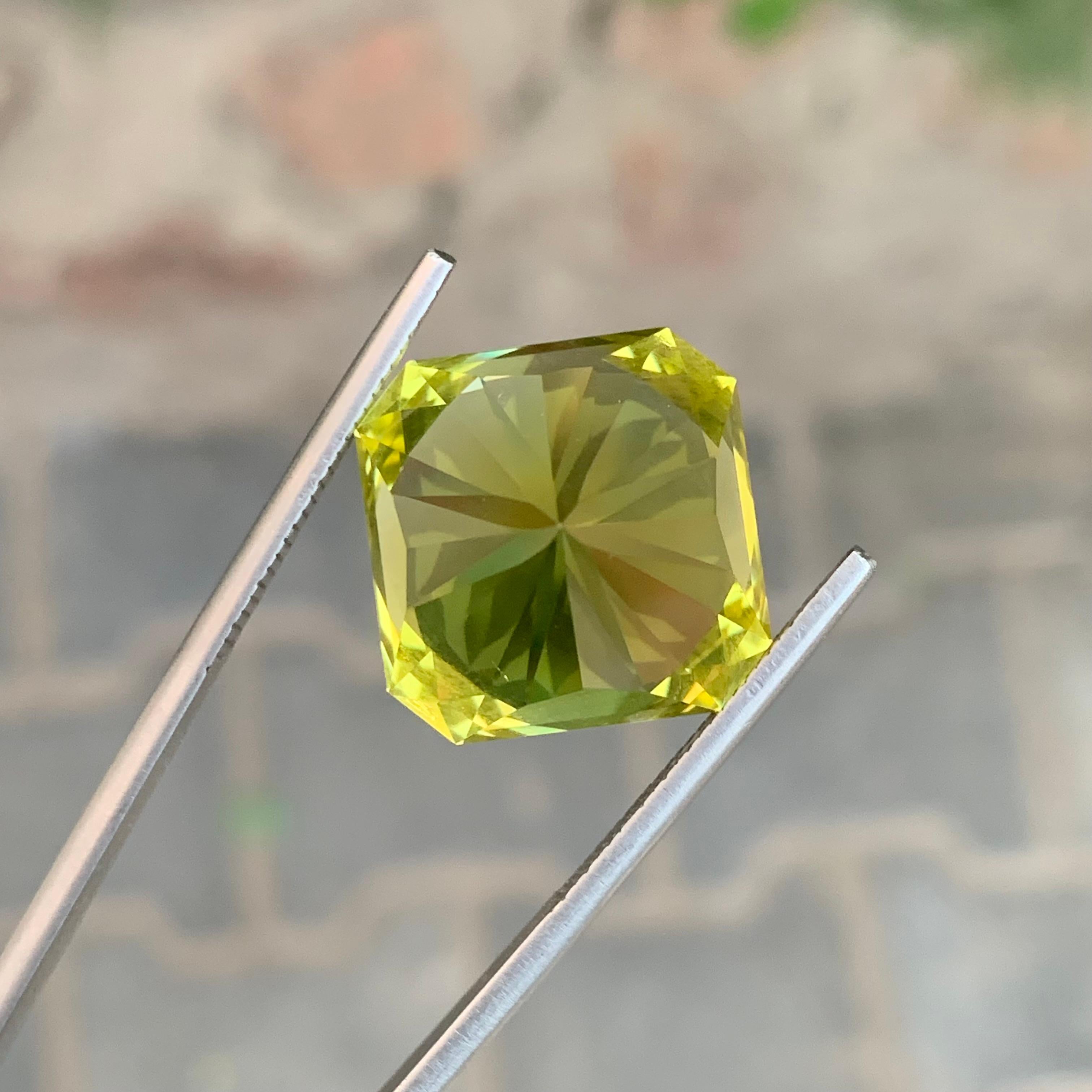 24,30 carati di pietra naturale sfusa in oro verde a forma di ottagono di quarzo limone in vendita 3