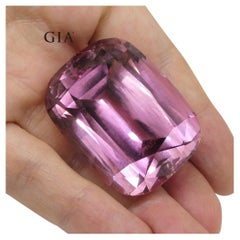 243,01 Karat rosa Kunzit im Kissenschliff, GIA zertifiziert