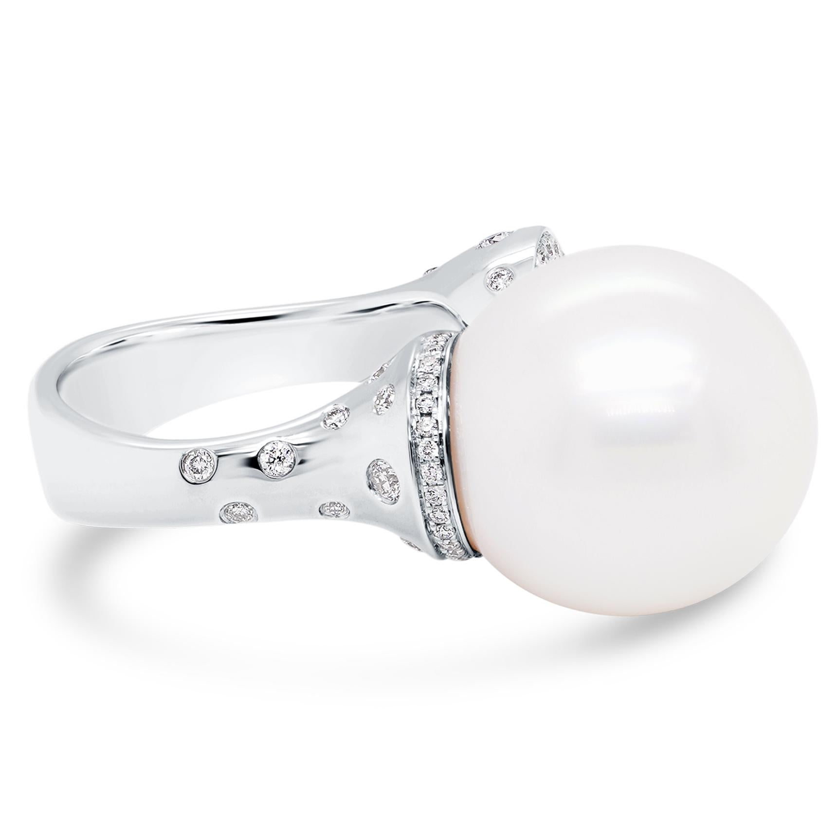 Elevate your jewelry collection with the unparalleled beauty of this 24.32-carat South Sea Pearl & Certified Fancy Yellow Diamond Twin Ring. A stunning embodiment of sophistication and opulence, this masterpiece is crafted in lustrous 18K gold,