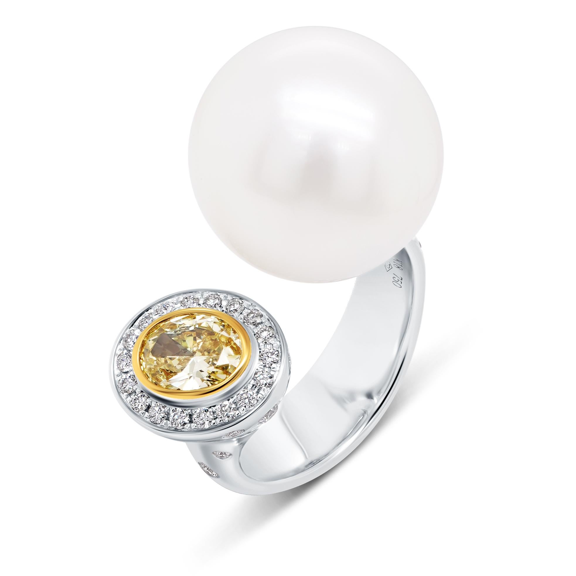 24.32 Carat South Sea Pearl & Certified Fancy Yellow Diamond Twin Ring 18K en Nuevo estado para la venta en Hung Hom, HK