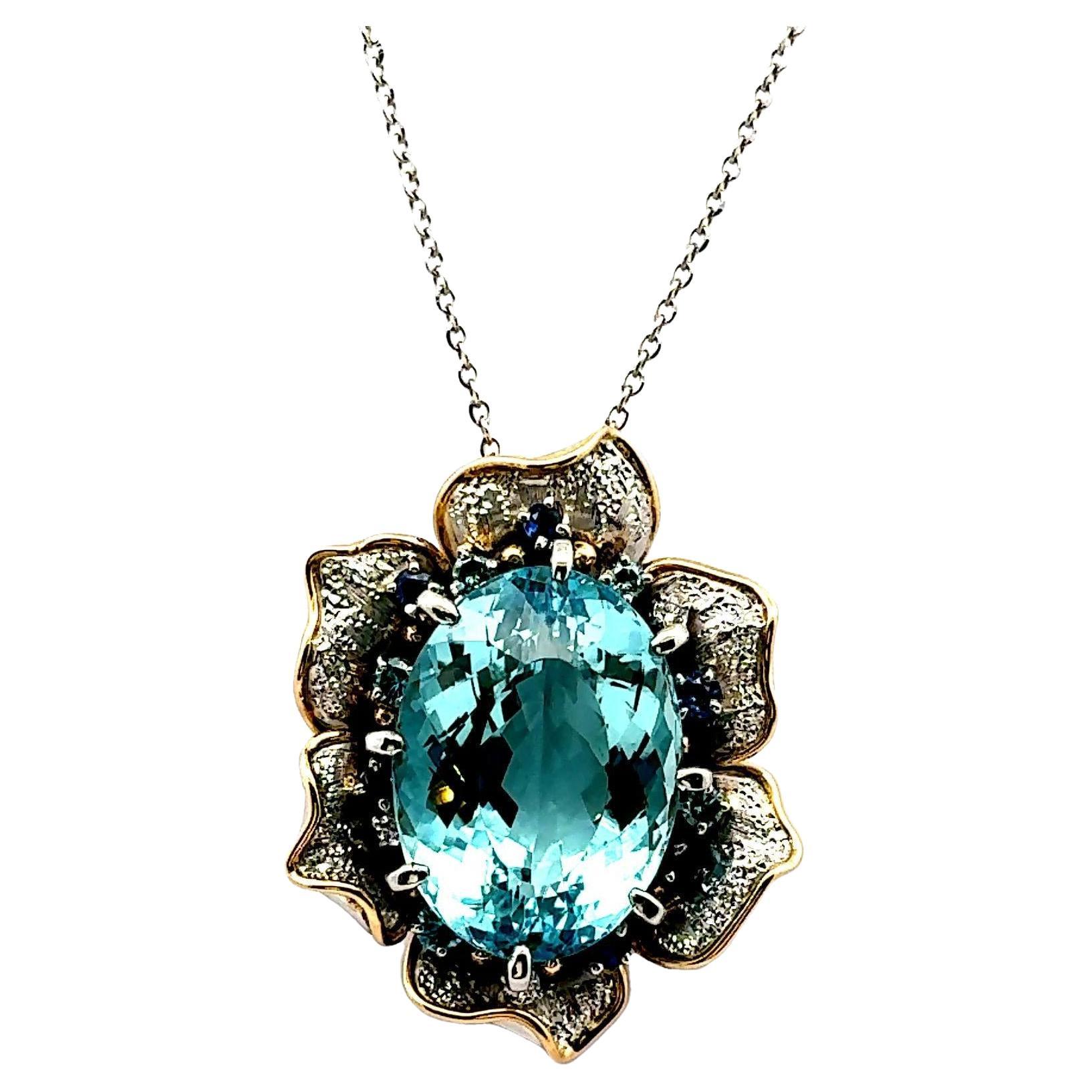 Colgante Flor 24,34 Quilates Aguamarina Diamante Zafiro Platino y Oro Amarillo 18k