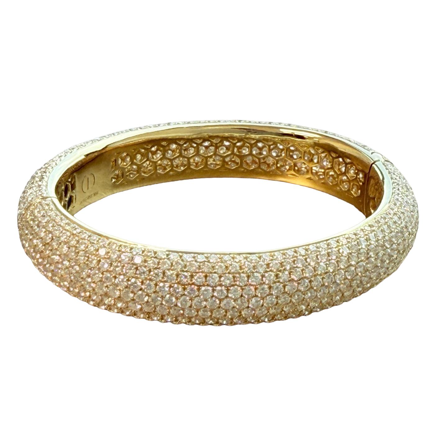 Taglio brillante 24,34 carati di diamanti pavé senza difetti, bracciale in oro giallo 18 carati, purezza VVS, colore E-F. in vendita
