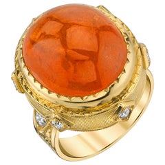 Bague en or jaune 18 carats avec grenat spessartite cabochon de 24,39 carats et diamants